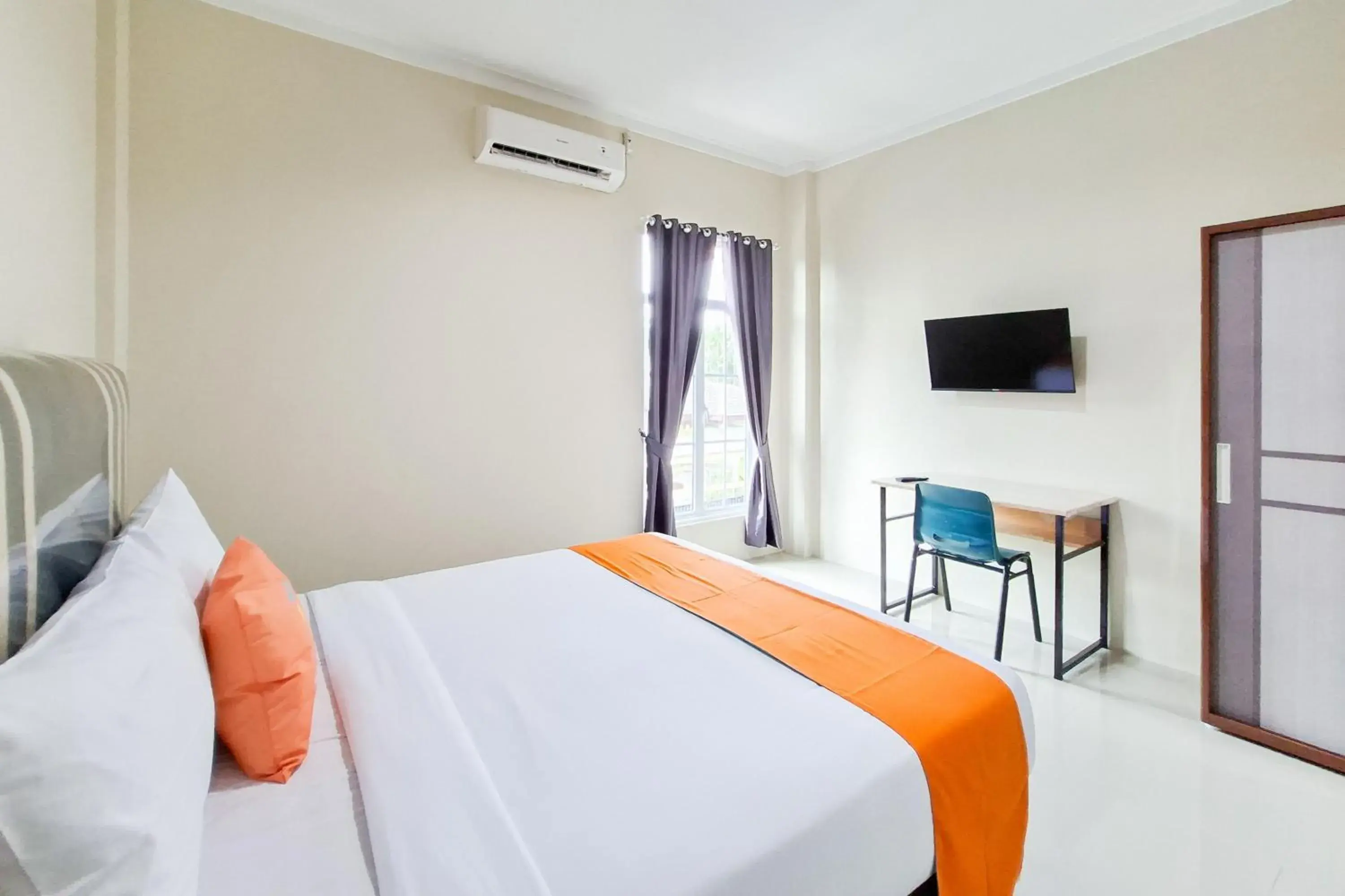 Bedroom in Sans Hotel Bliss Pekanbaru Bedroom in Sans Hotel Bliss Pekanbaru