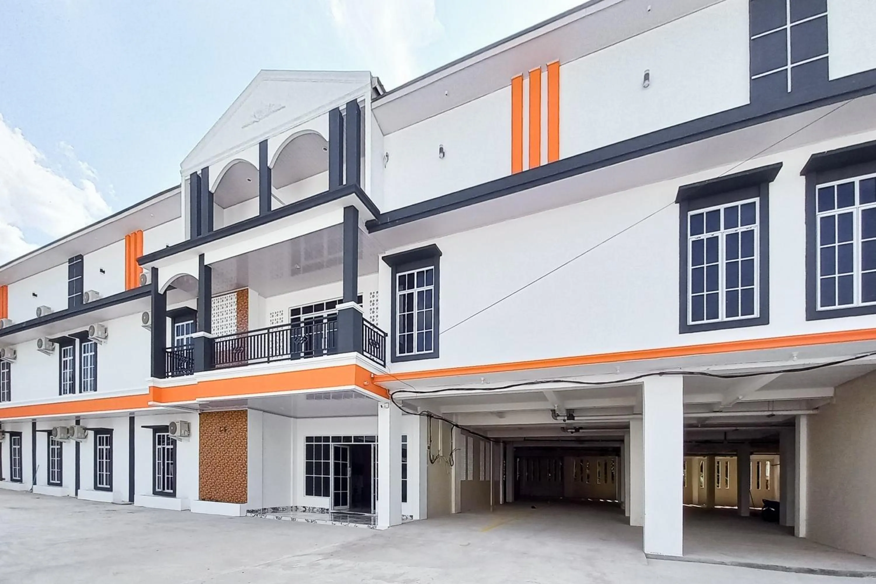 Facade/entrance in Sans Hotel Bliss Pekanbaru