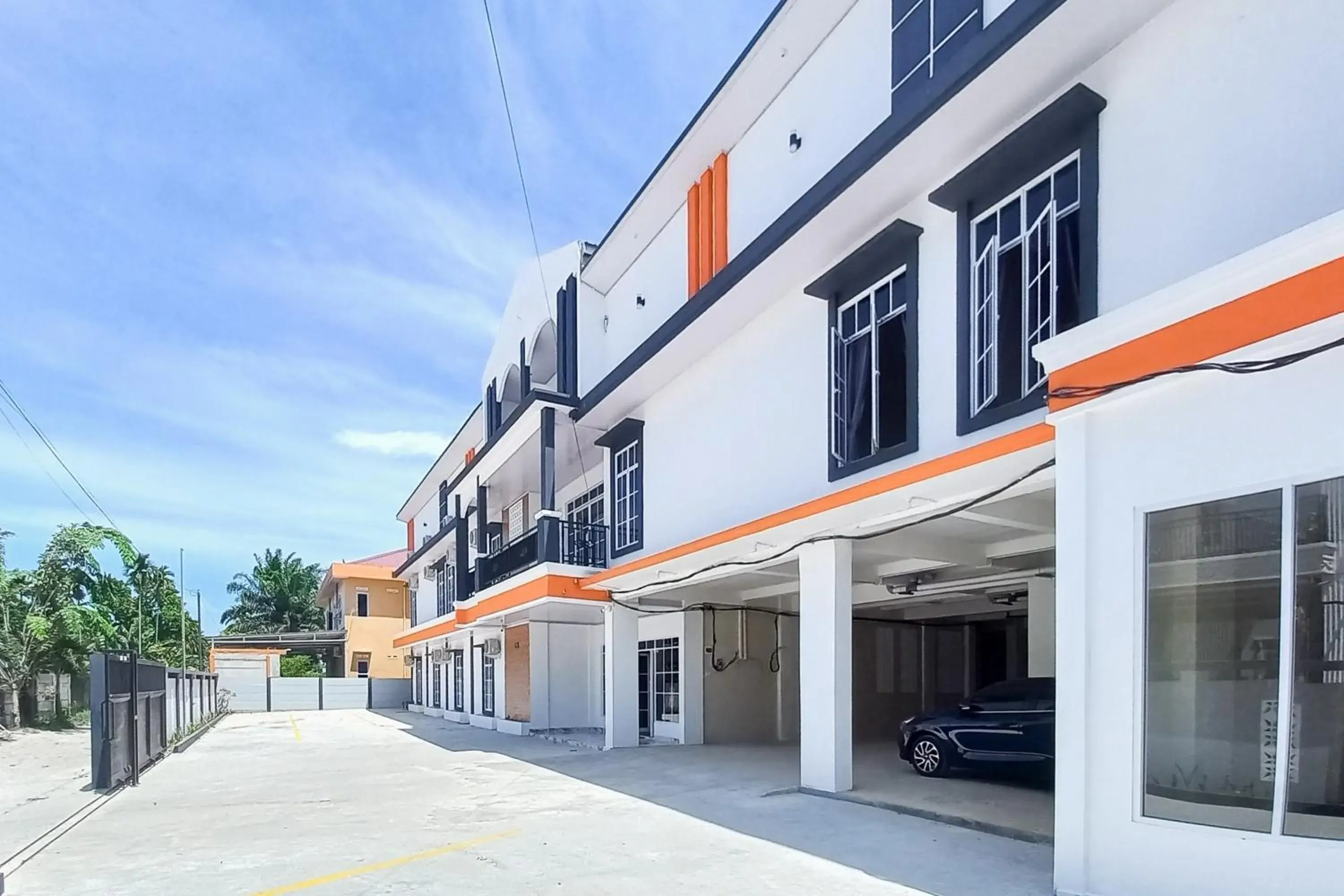 Facade/entrance in Sans Hotel Bliss Pekanbaru Facade/entrance in Sans Hotel Bliss Pekanbaru