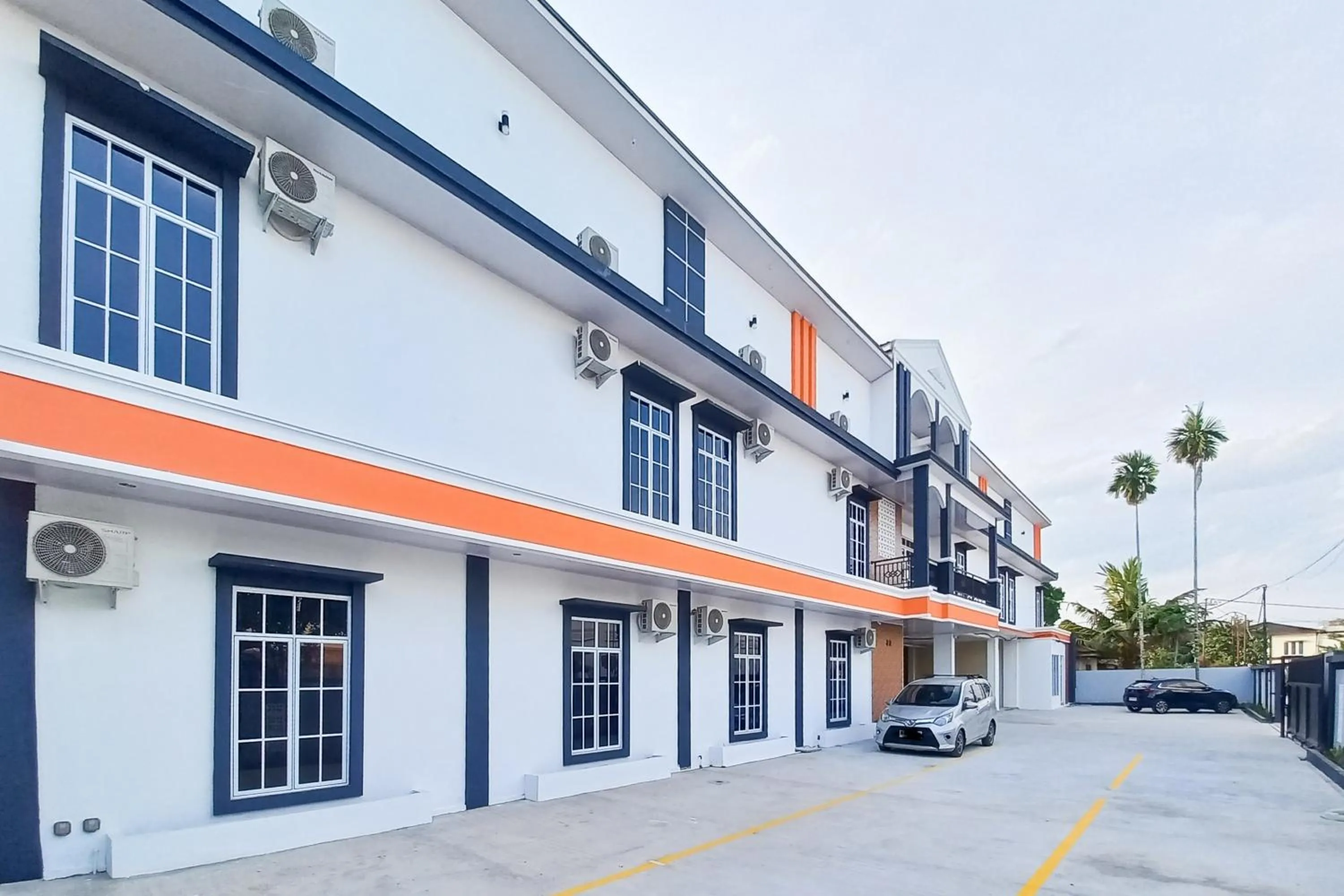 Facade/entrance in Sans Hotel Bliss Pekanbaru