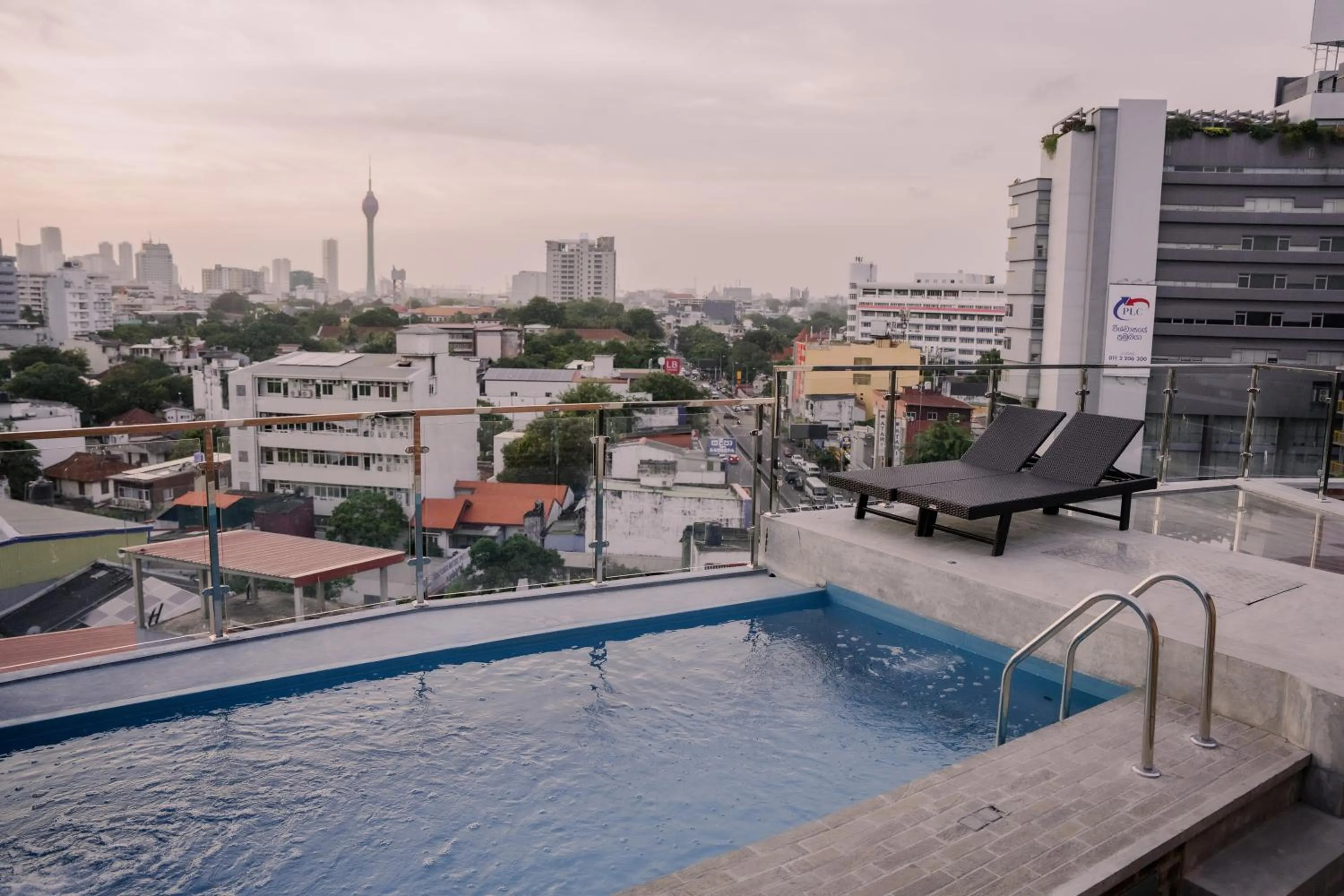 Trillium Boutique Express Hotel - Ward Place