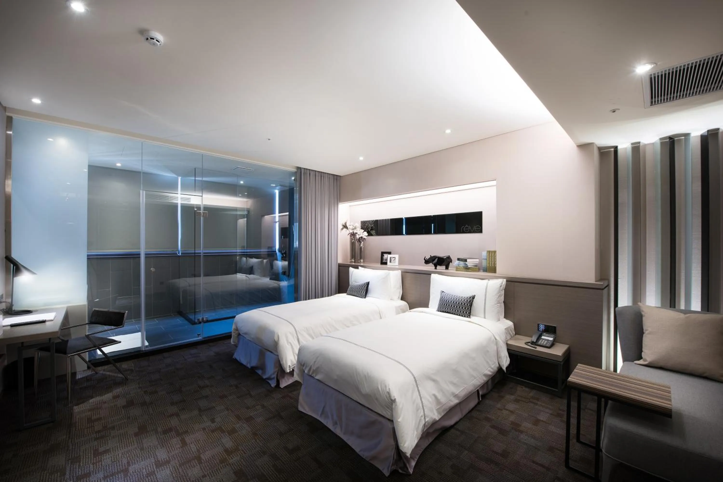 Standard Twin Room in Hotel Reve Taichung