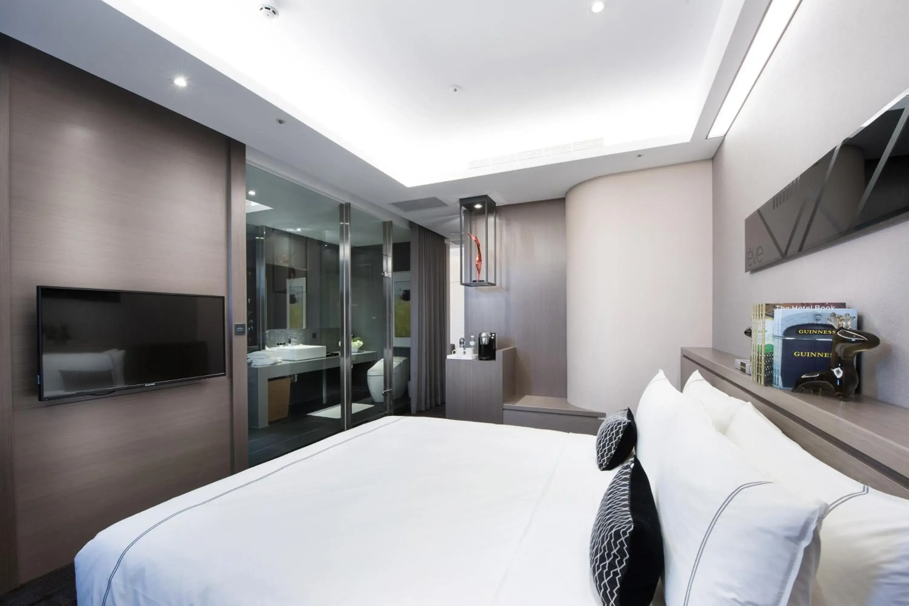 Photo of the whole room, Bed in Hotel Reve Taichung Photo of the whole room, Bed in Hotel Reve Taichung