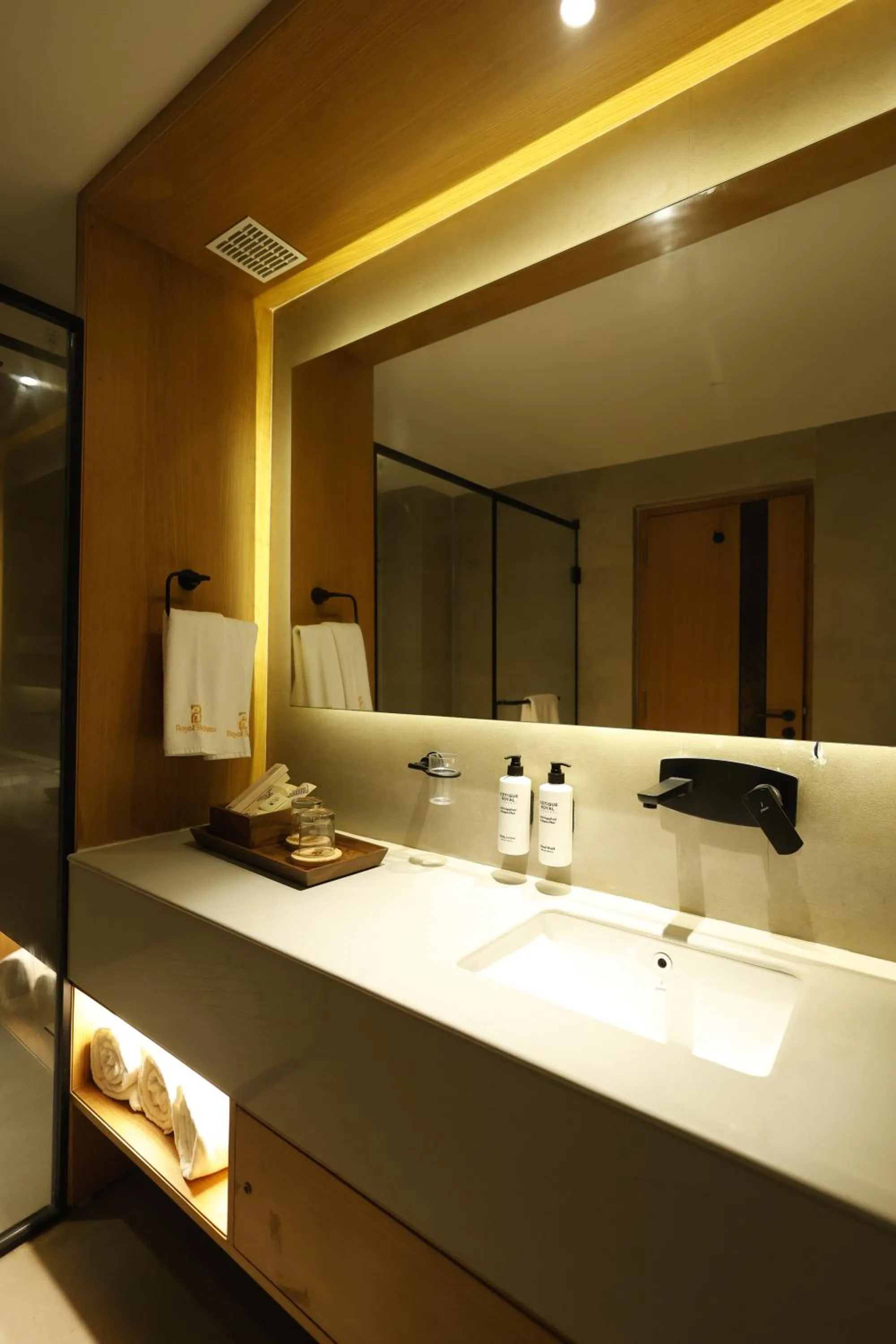 Bathroom in Royal Bishnu