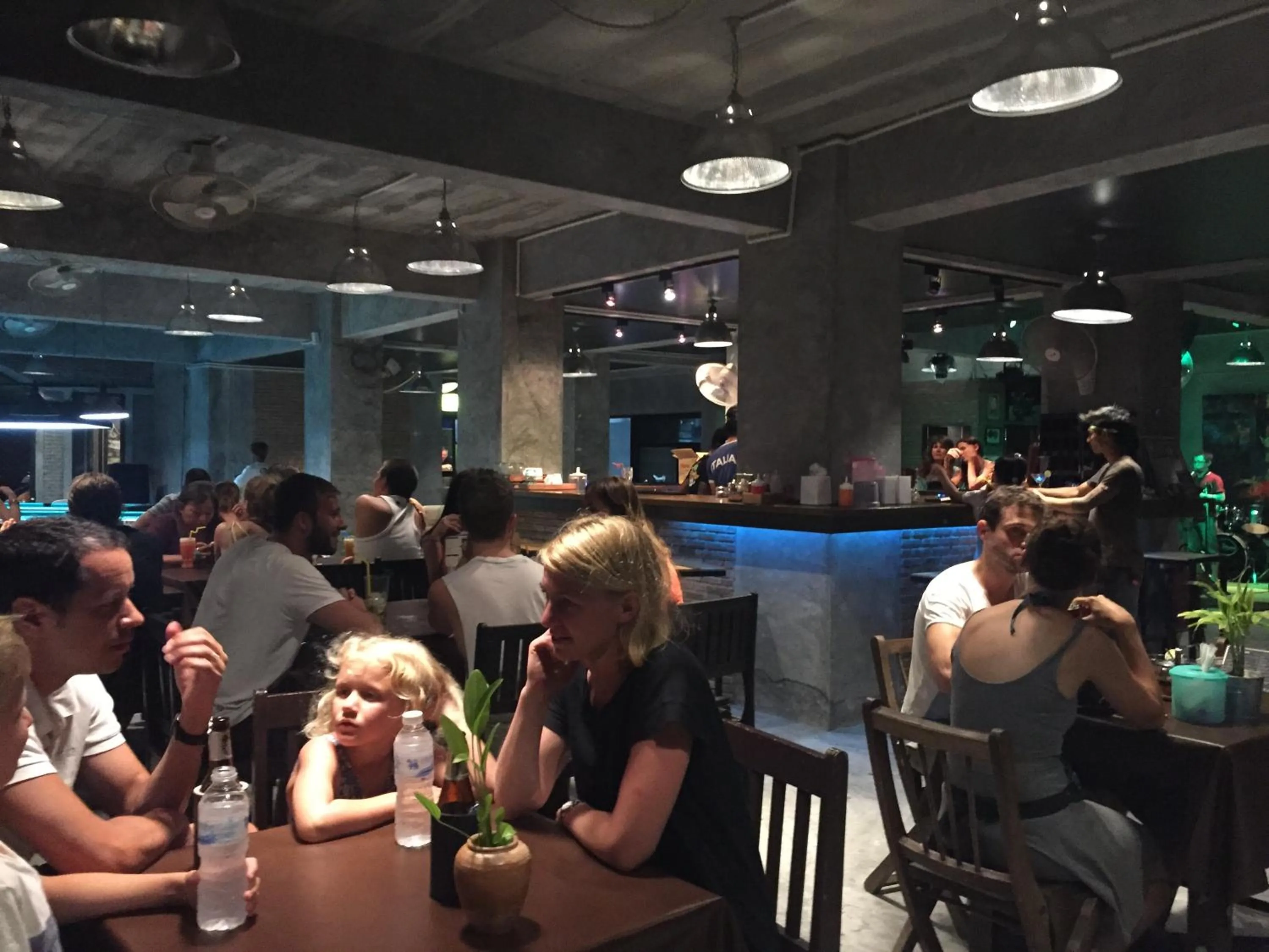 Food and drinks in Bro&Sis Place