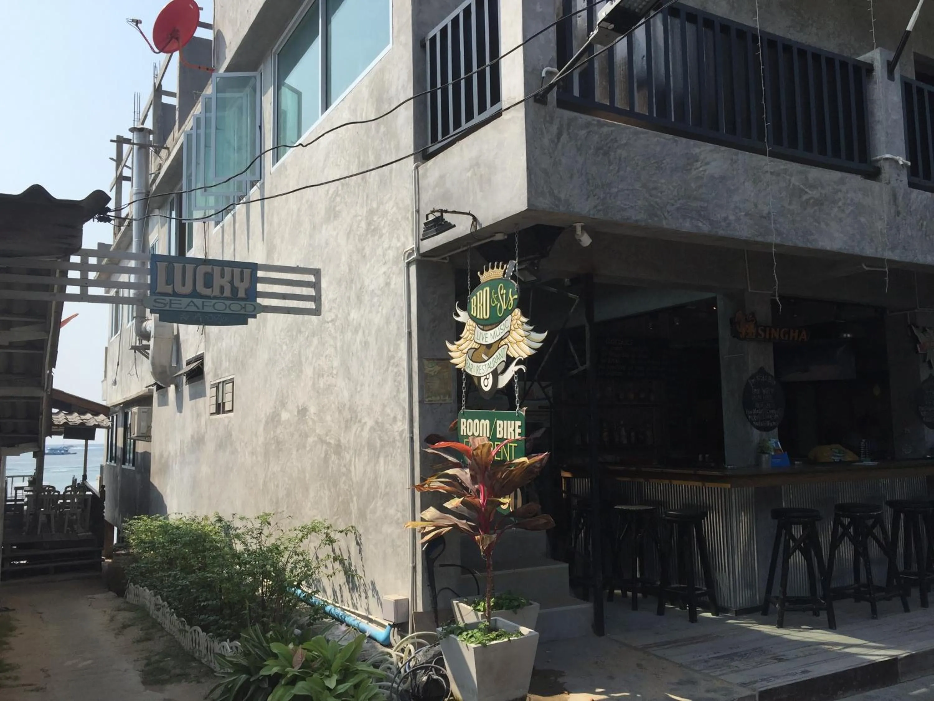 Facade/entrance in Bro&Sis Place