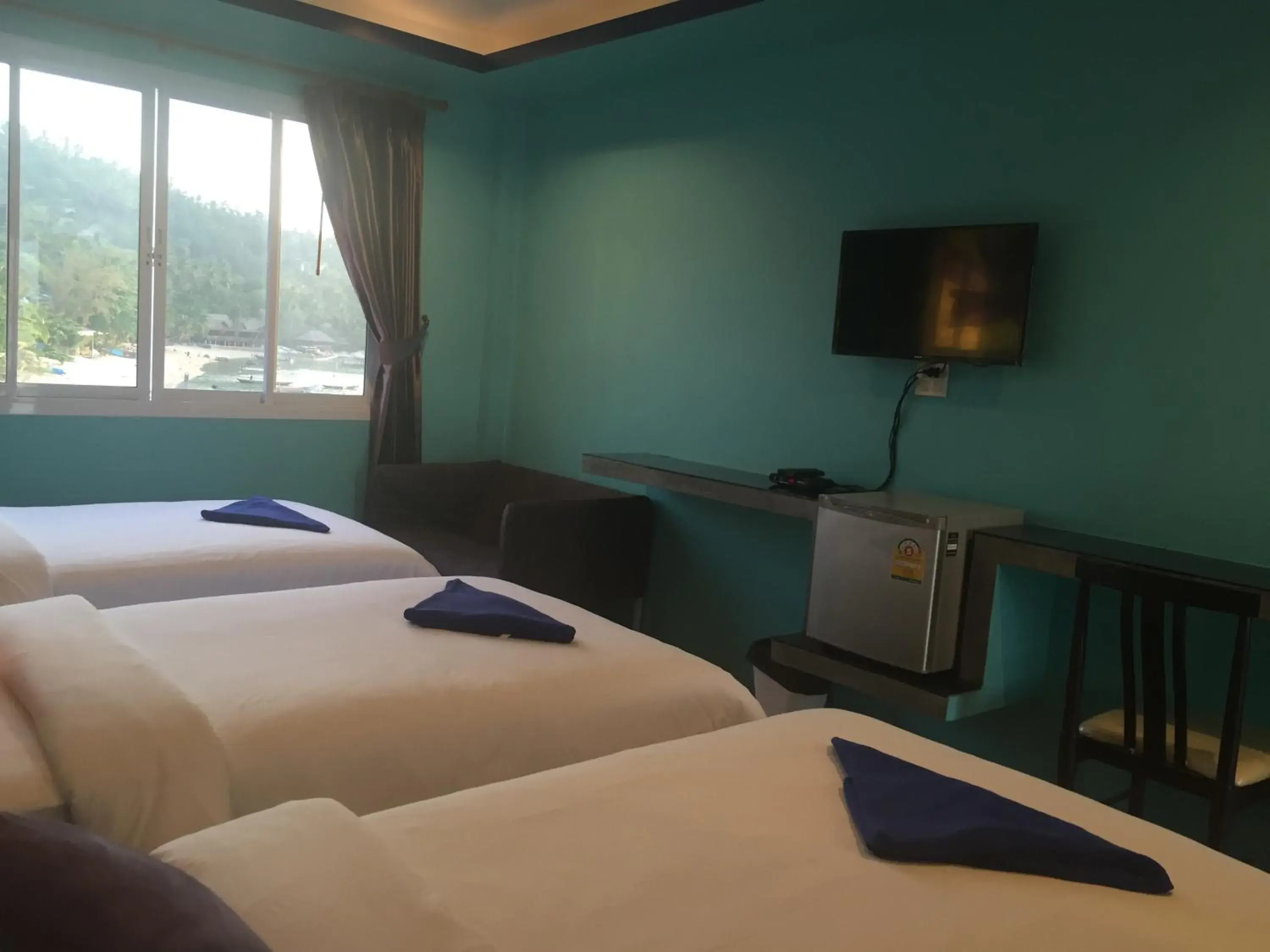 Comfort Triple Room with Shower in Bro&Sis Place Comfort Triple Room with Shower in Bro&Sis Place