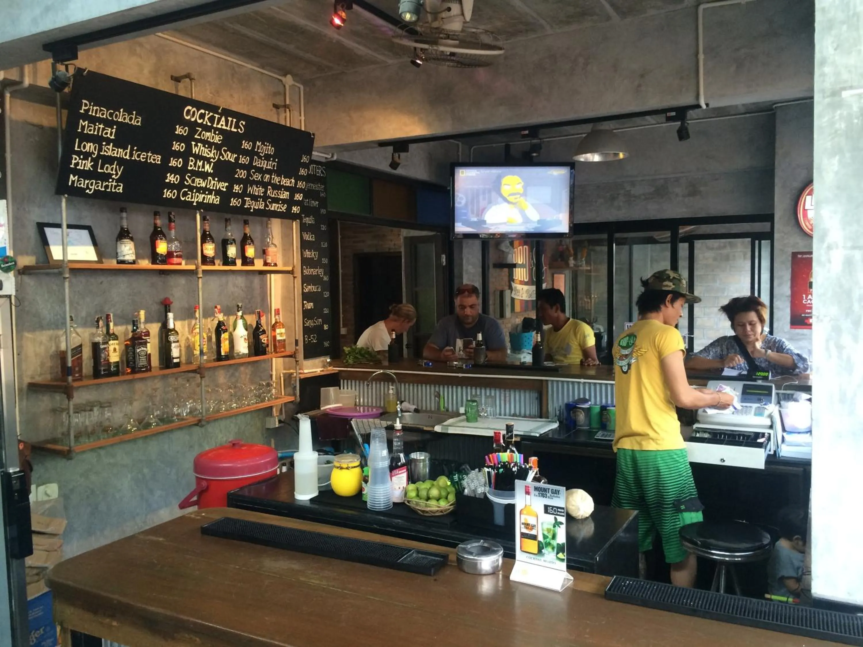 Lounge or bar in Bro&Sis Place