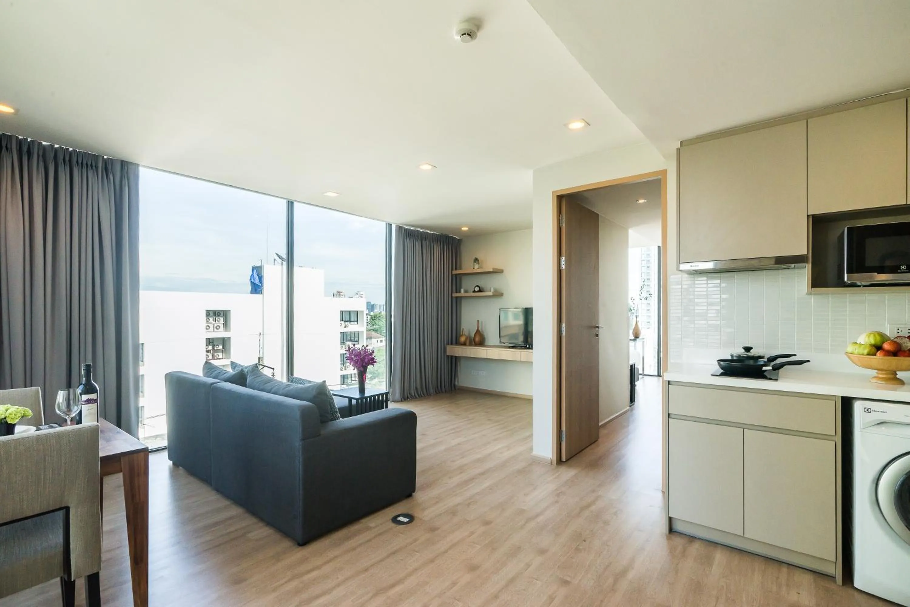 Living room in The Residence on Thonglor by UHG