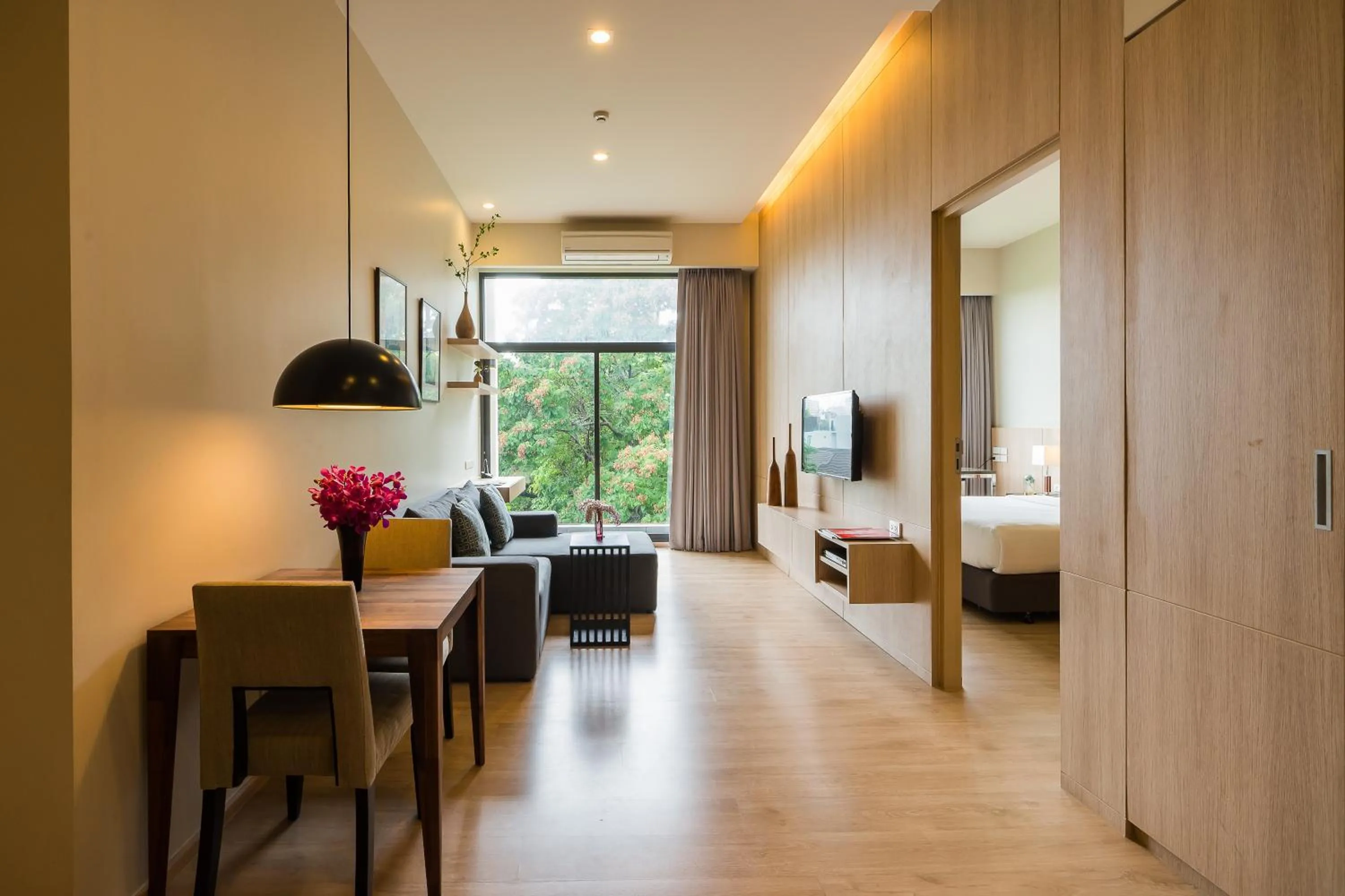 Living room, Bed in The Residence on Thonglor by UHG