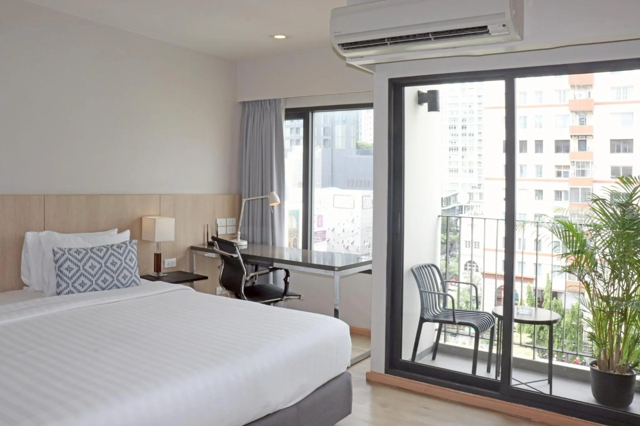 Bed in The Residence on Thonglor by UHG