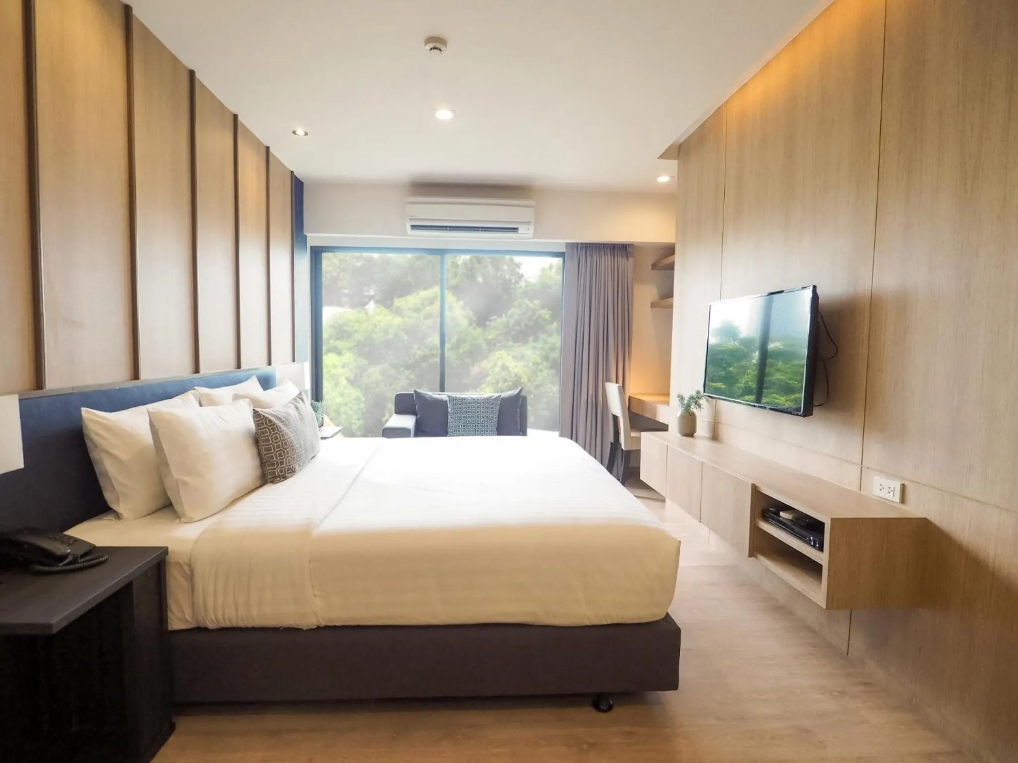 Bedroom, Bed in The Residence on Thonglor by UHG