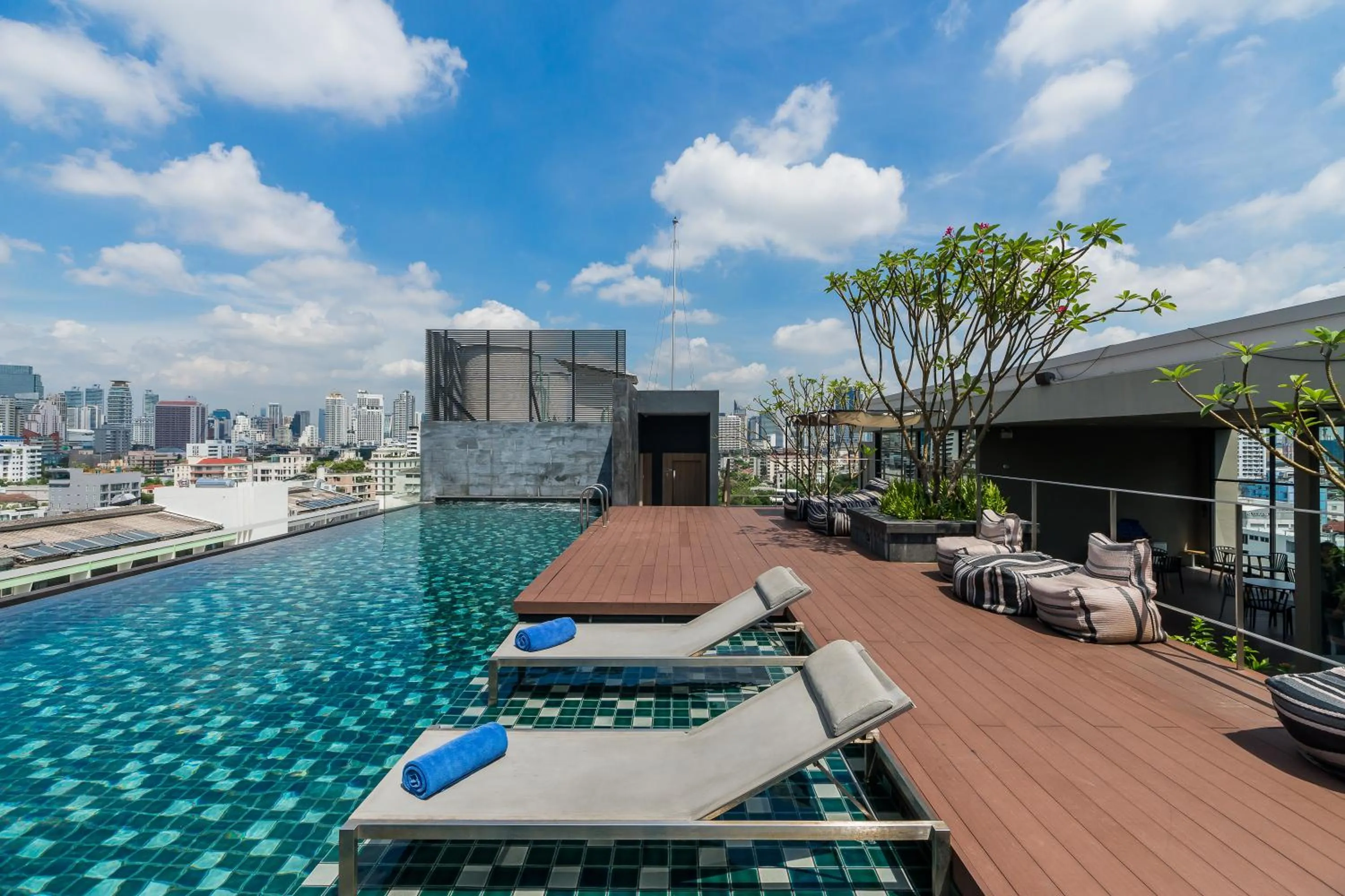 Swimming pool in The Residence on Thonglor by UHG