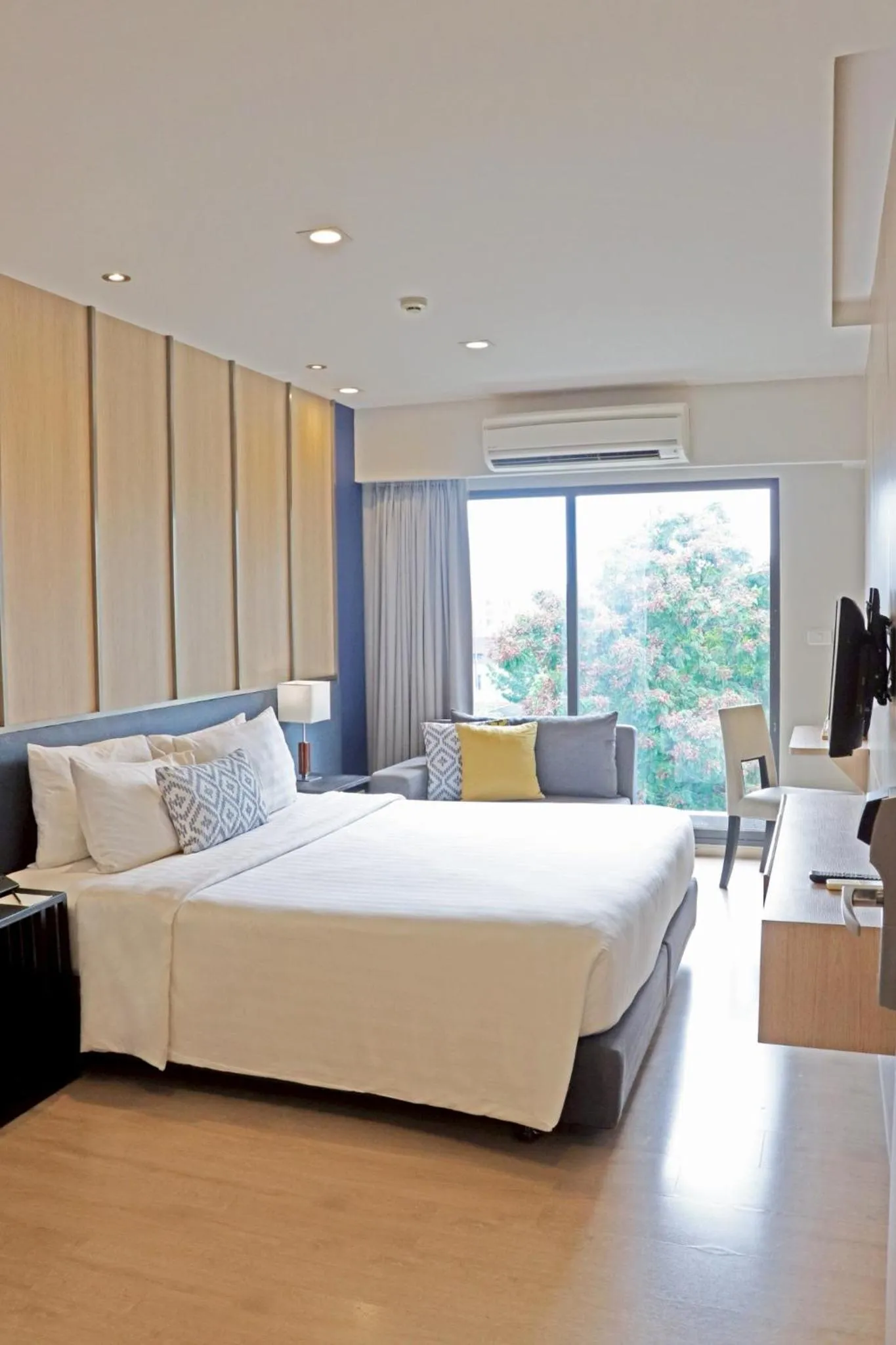 Bed in The Residence on Thonglor by UHG