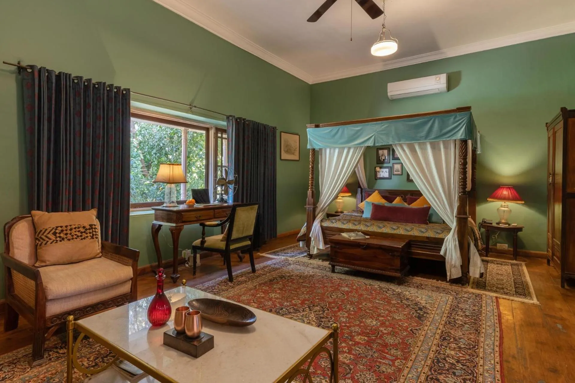 Photo of the whole room, Bed in Srinivas The Royal Residence, Jaipur