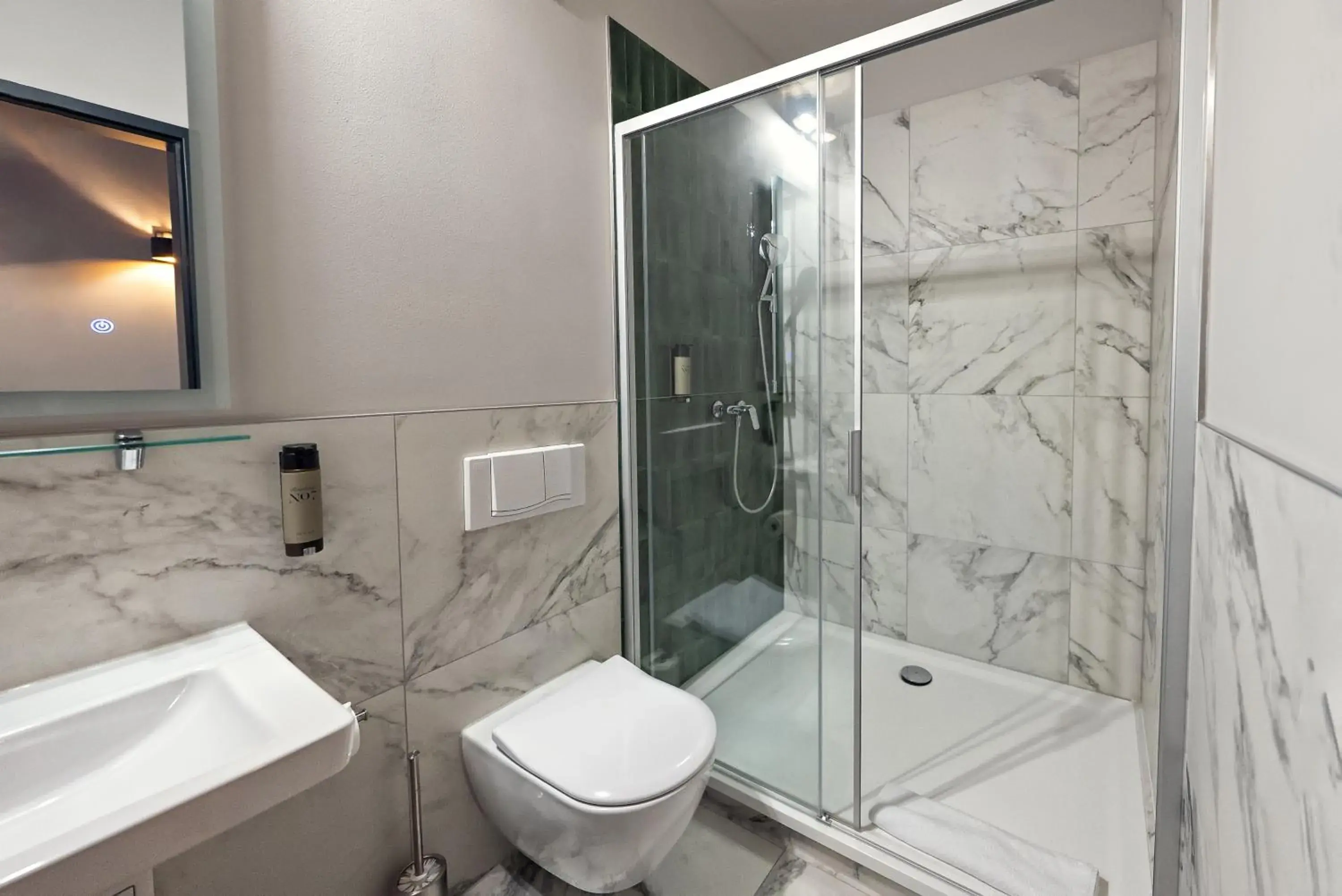 Deluxe Double Room (2 Adults + 1 Child) in Residency NO7 Deluxe Double Room (2 Adults + 1 Child) in Residency NO7
