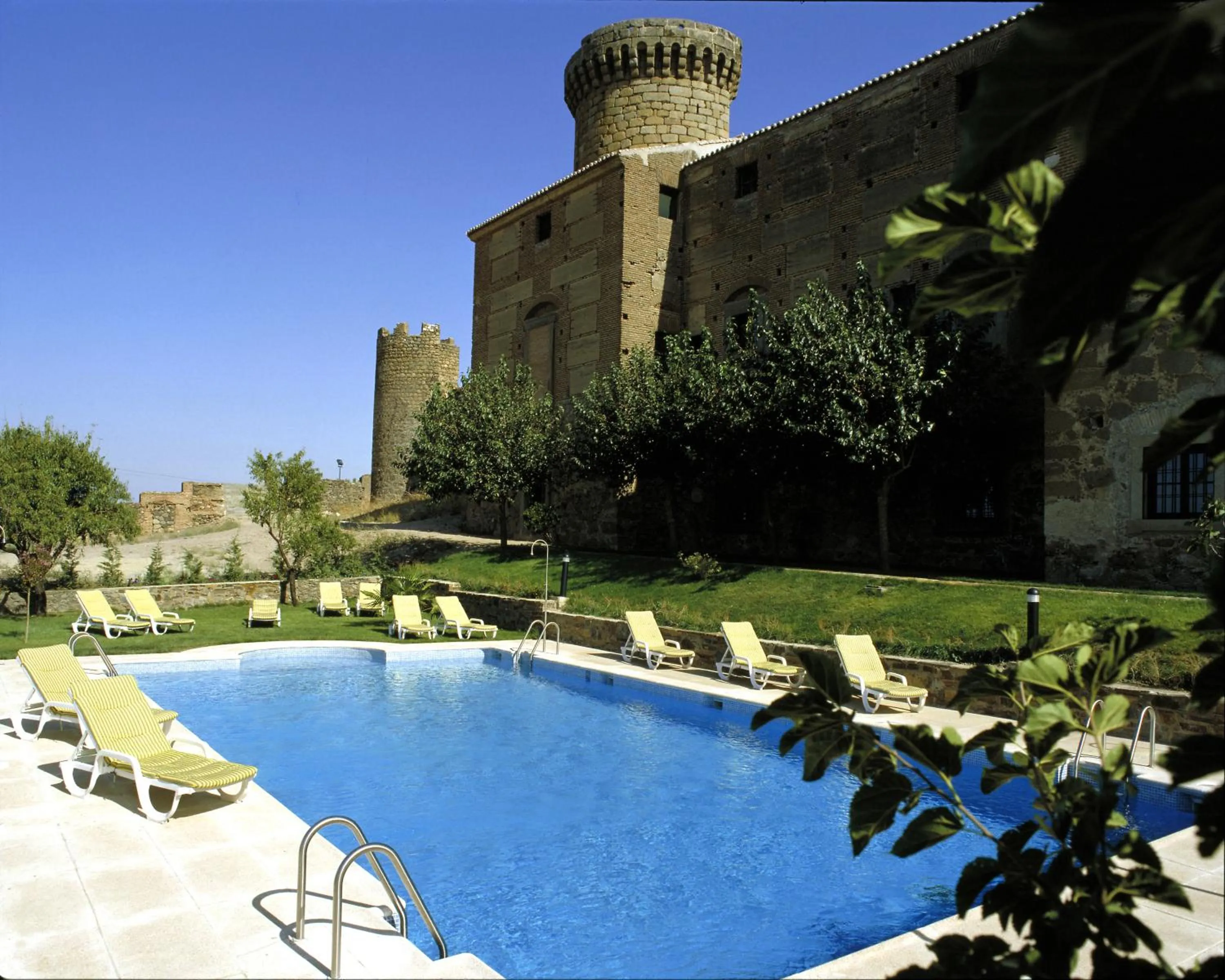 Swimming pool in Parador de Oropesa