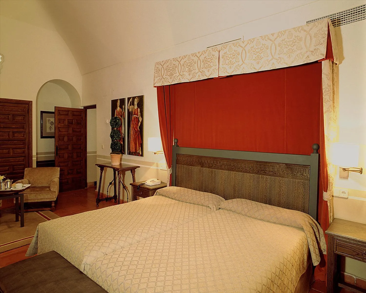 Bed in Parador de Oropesa