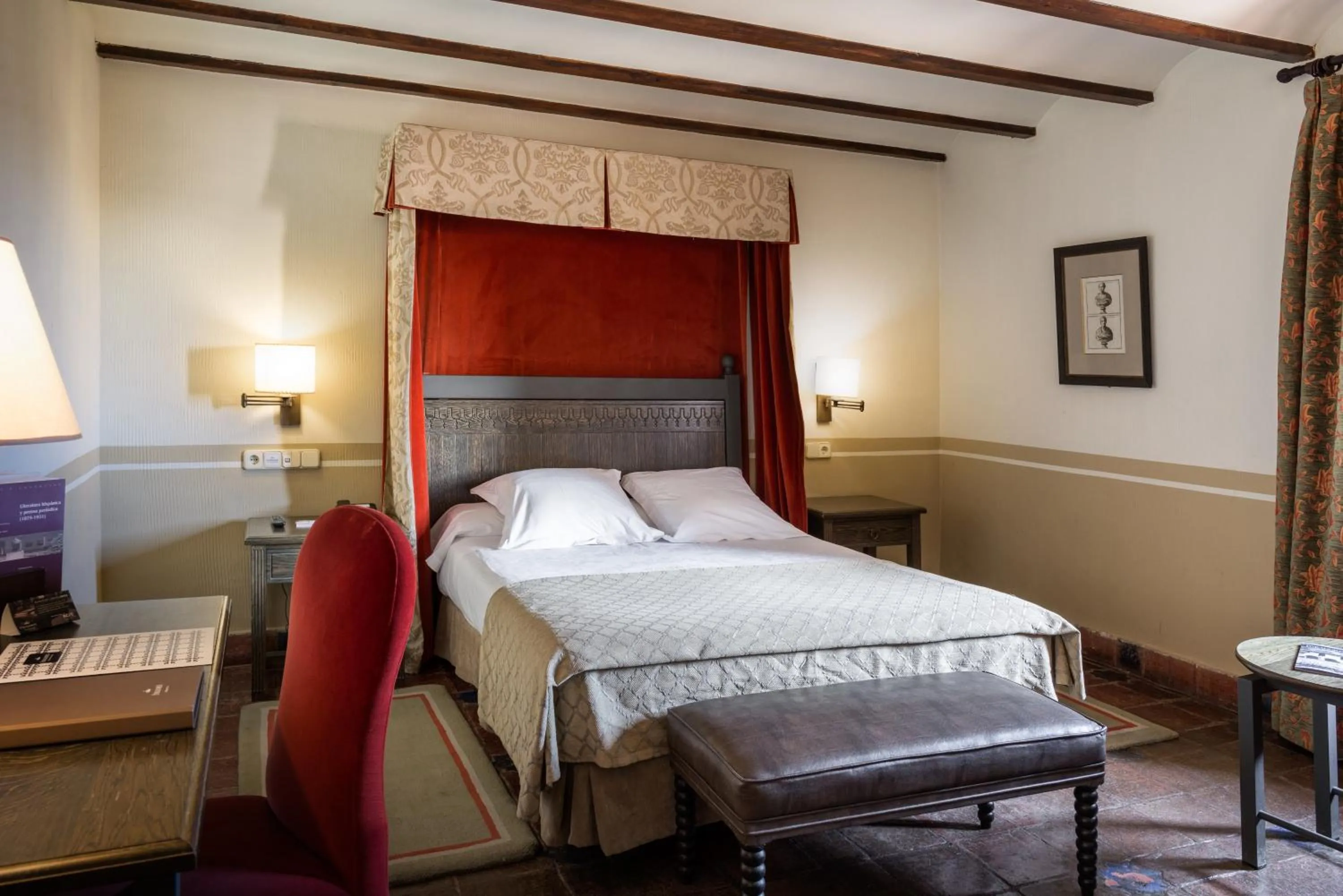 Bed in Parador de Oropesa