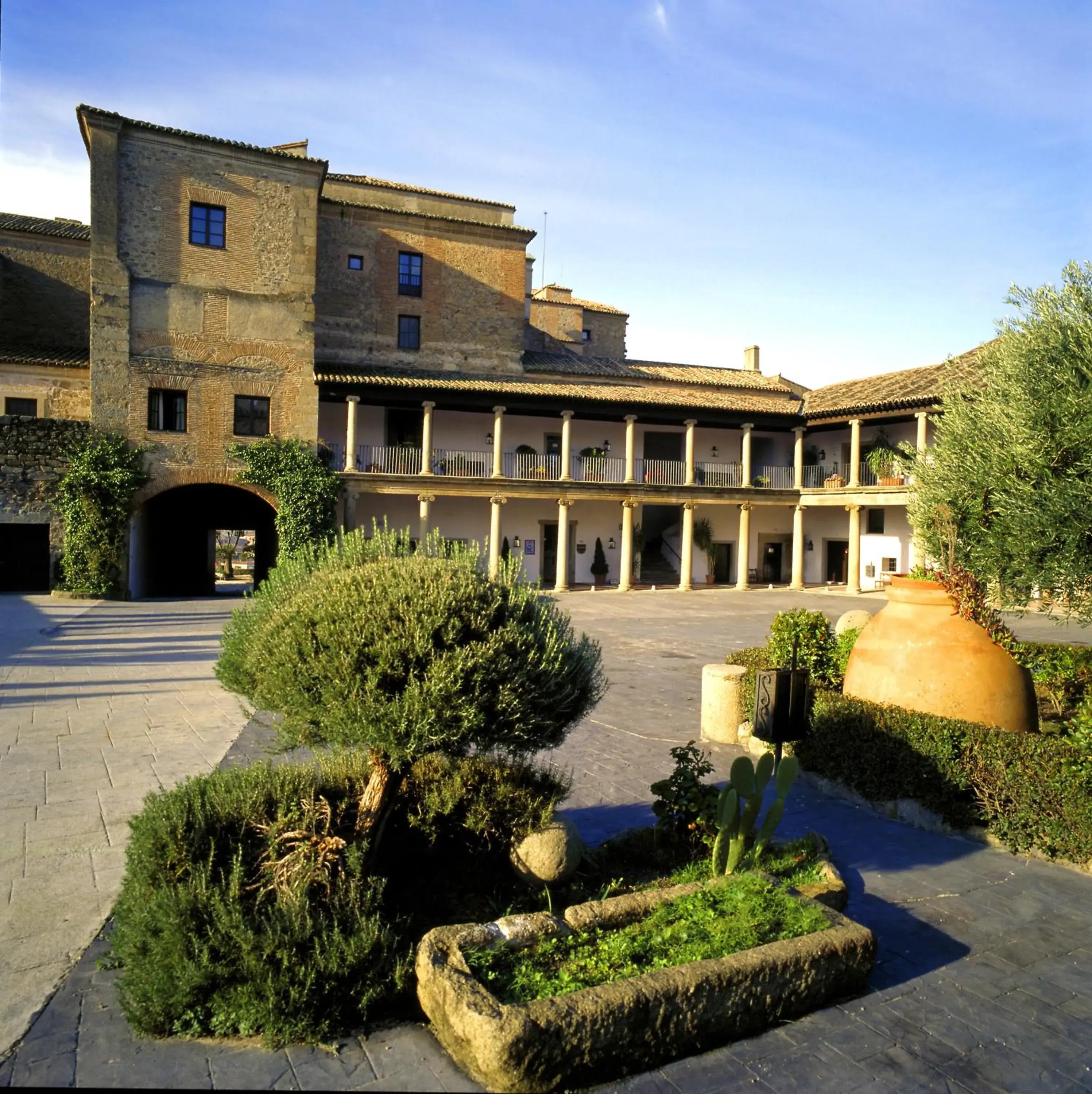 Property building in Parador de Oropesa Property building in Parador de Oropesa
