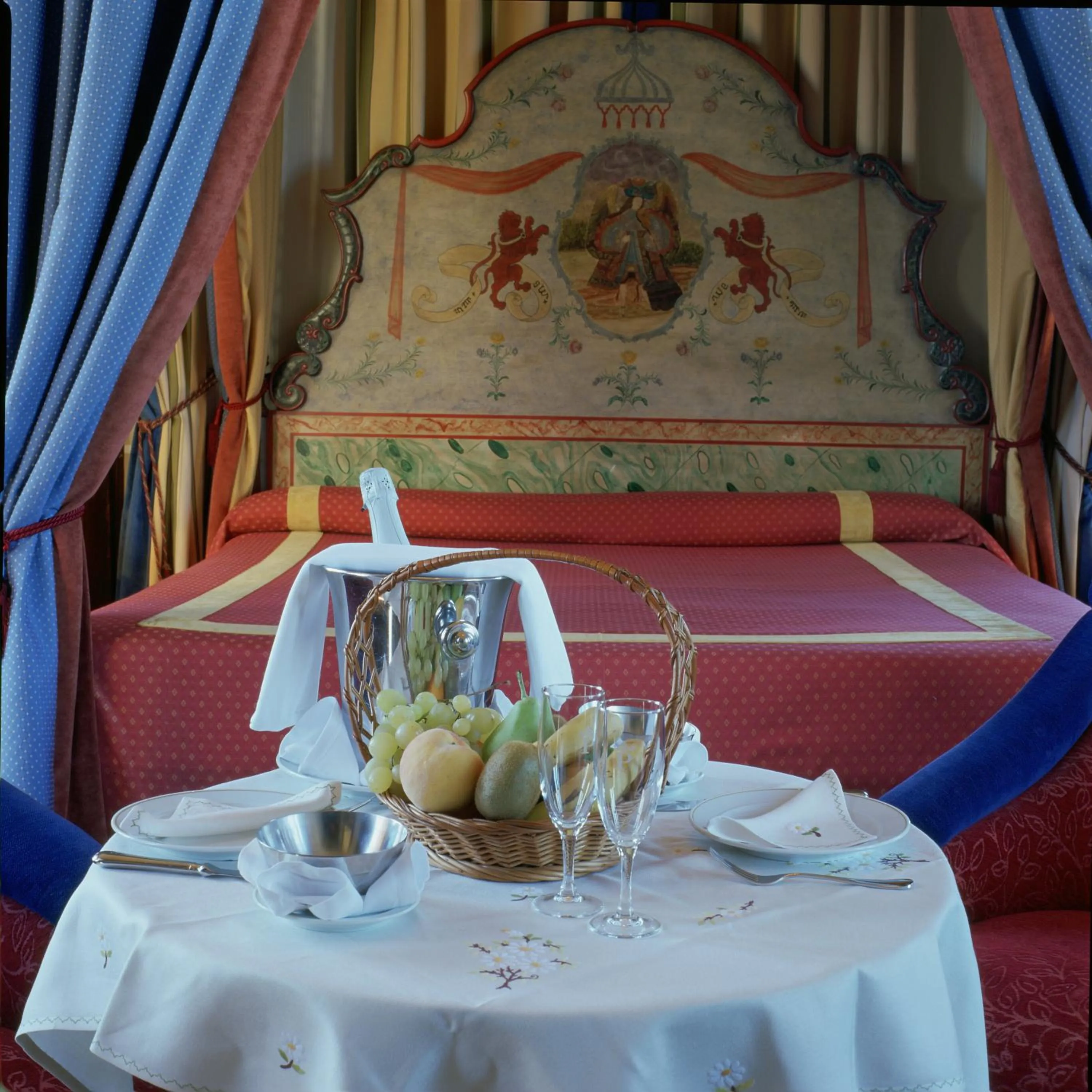 Bed in Parador de Oropesa