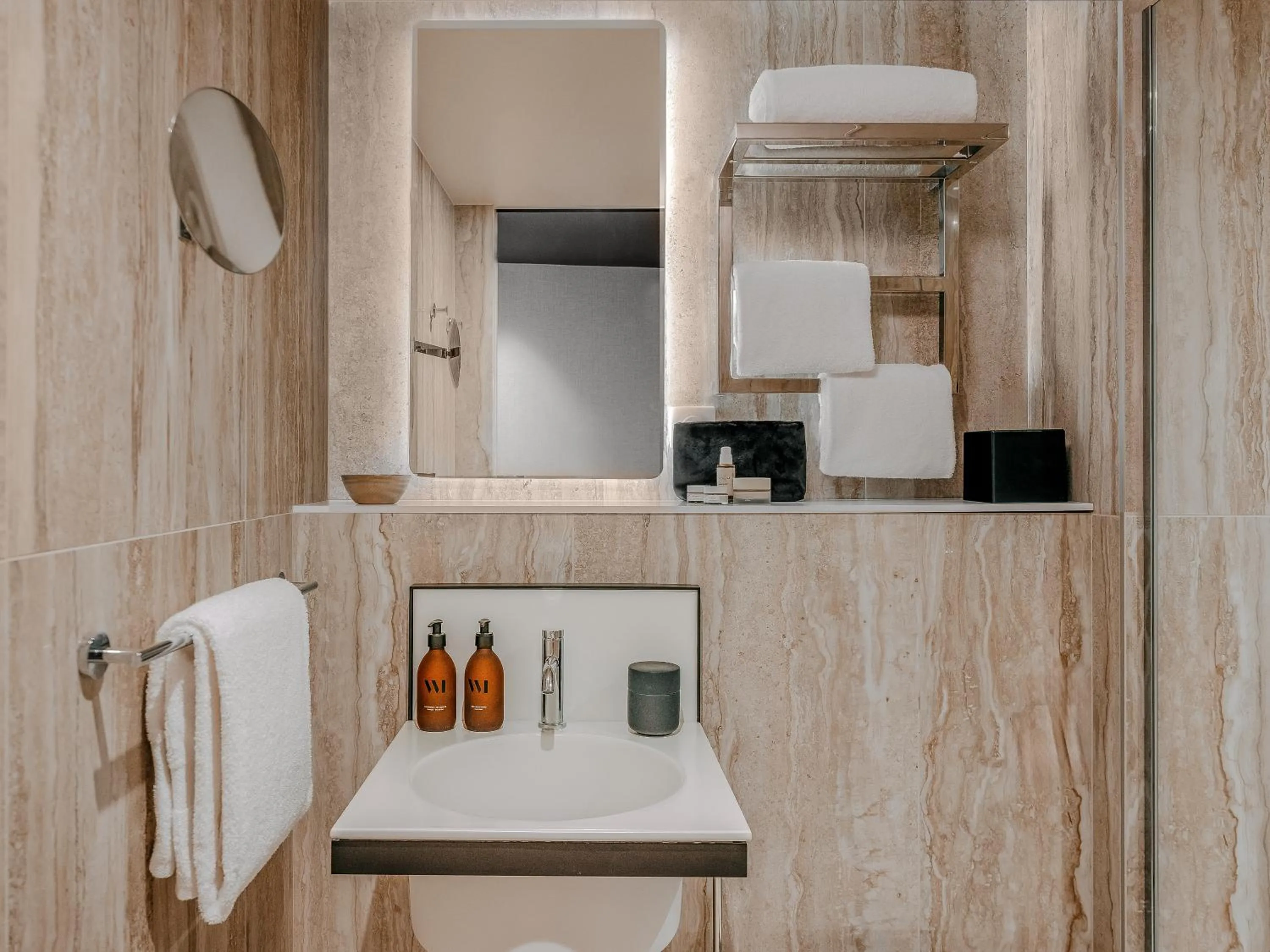 Bathroom in Hôtel Barnett Paris