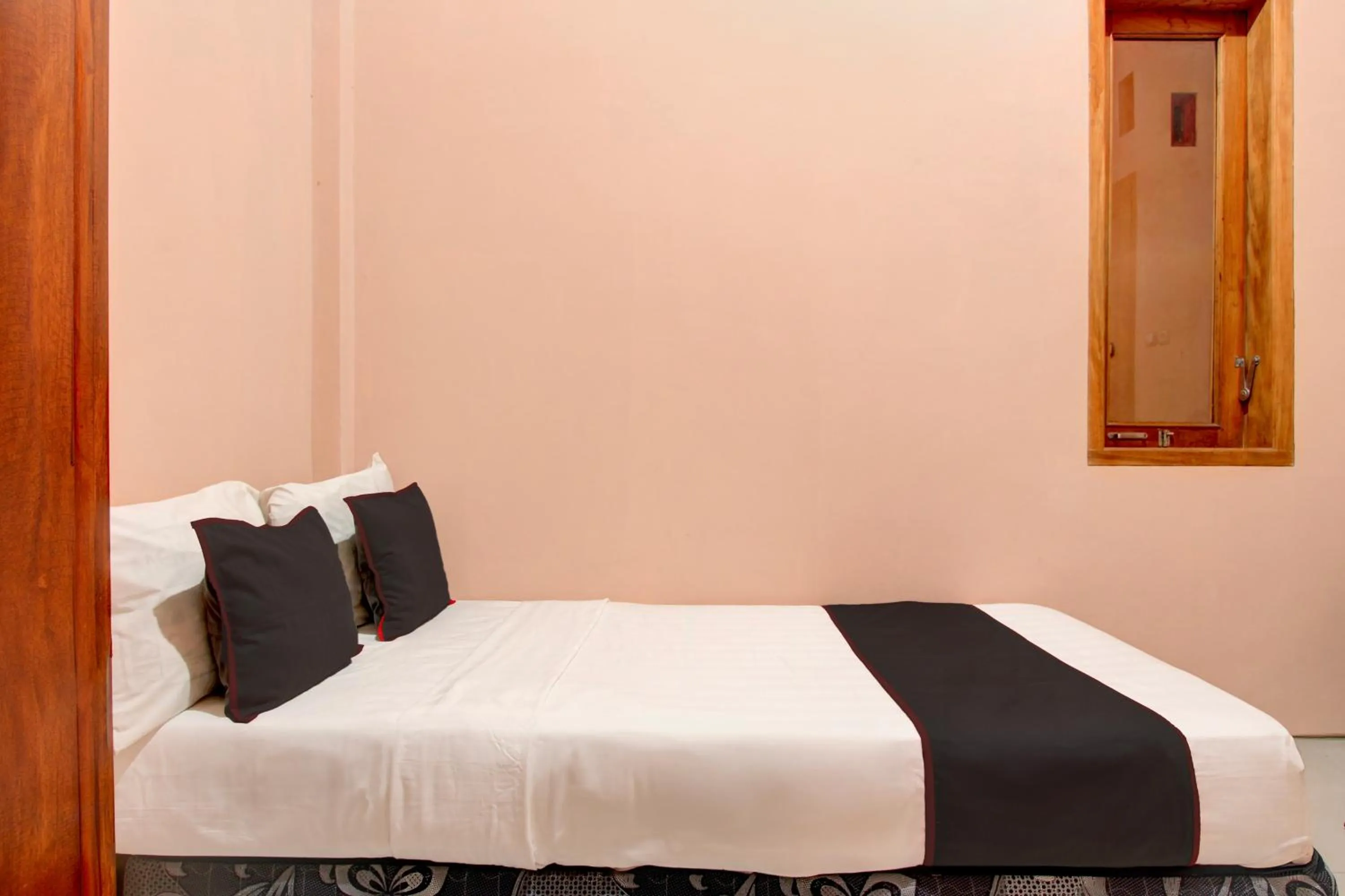 Standard Double Room in Hotel O Guesthouse Alun Alun Purwokerto