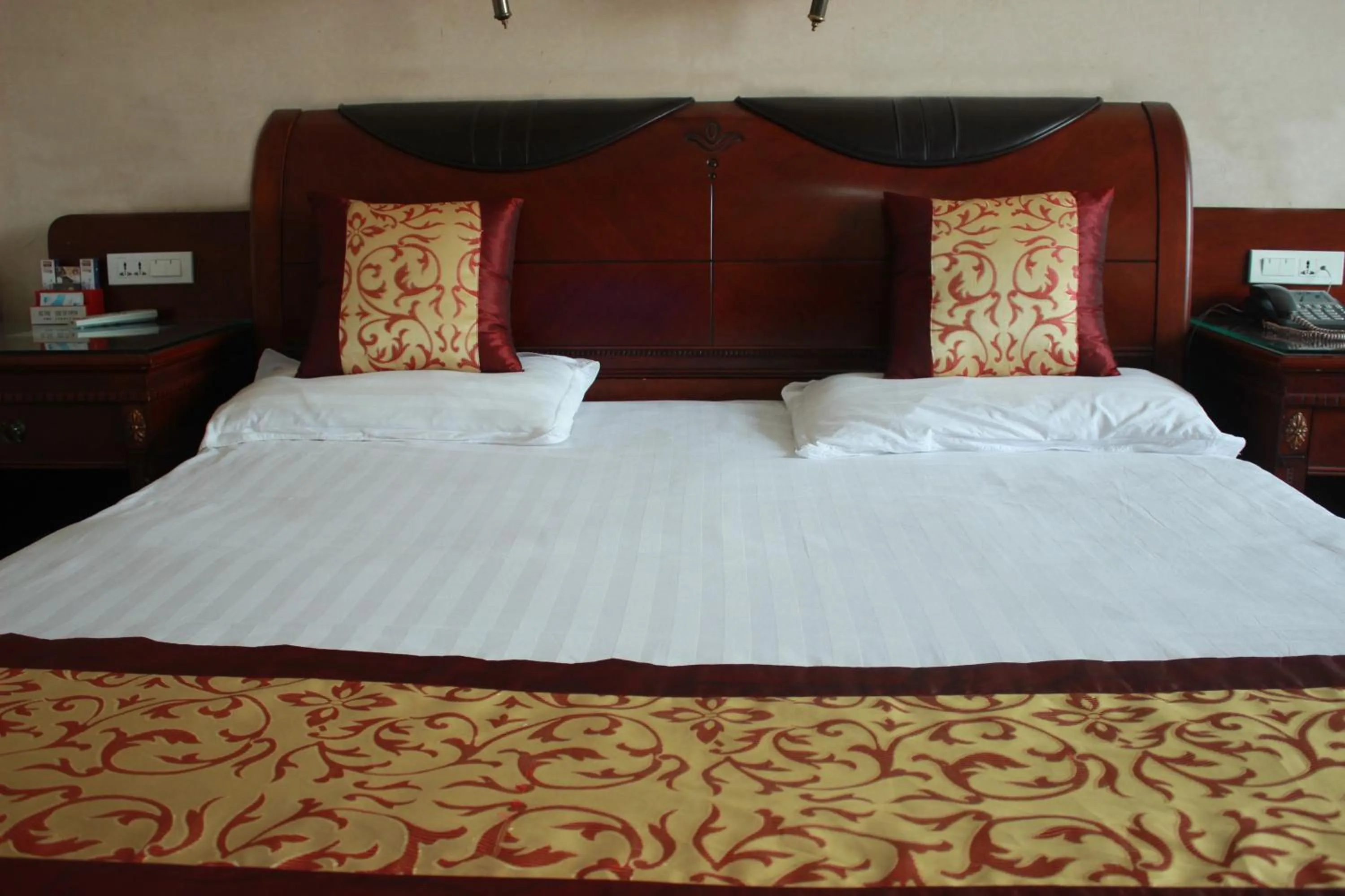 Bed in Taizhou Taishan Business Hotel