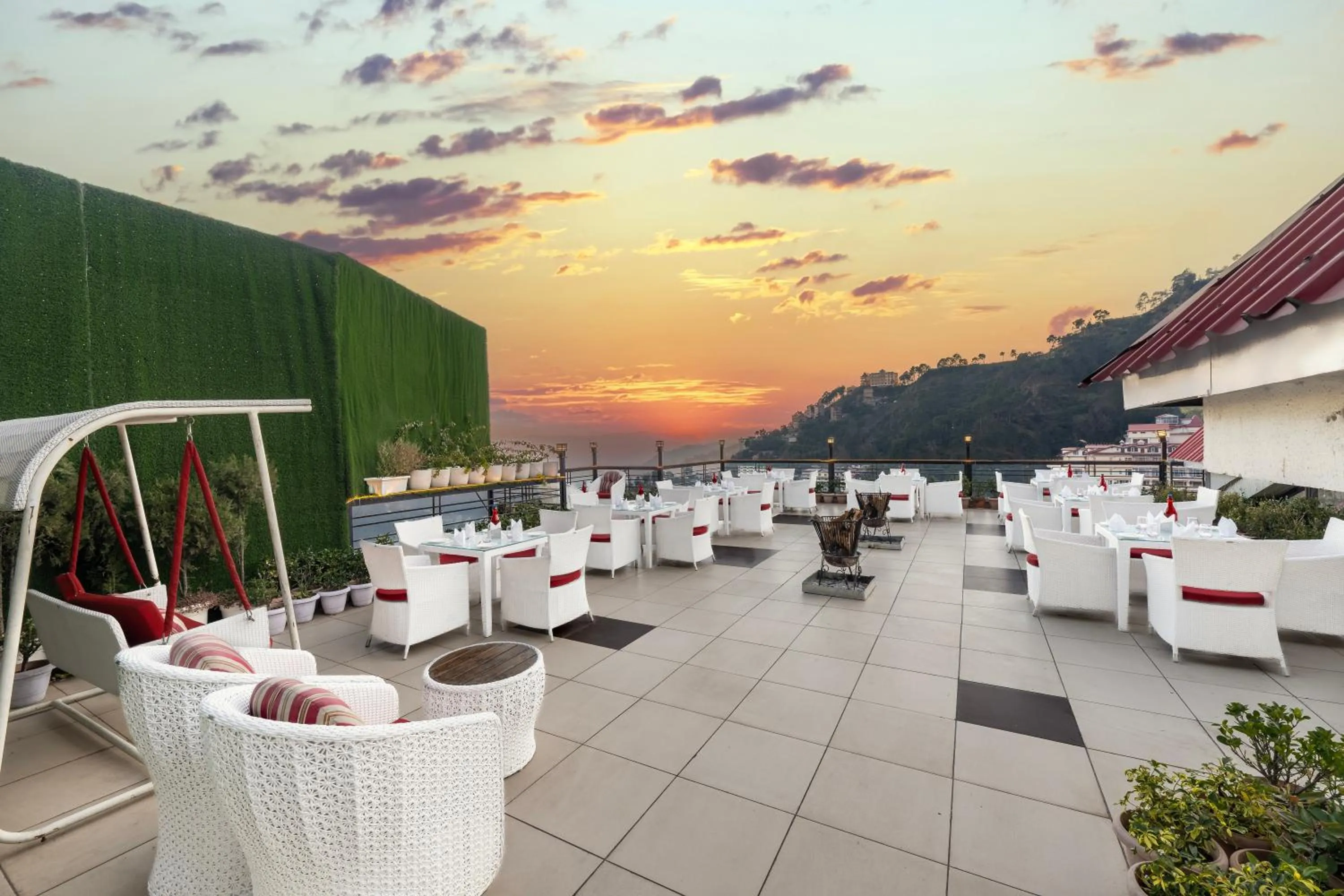 Restaurant/places to eat in Snow Valley Resorts Shimla