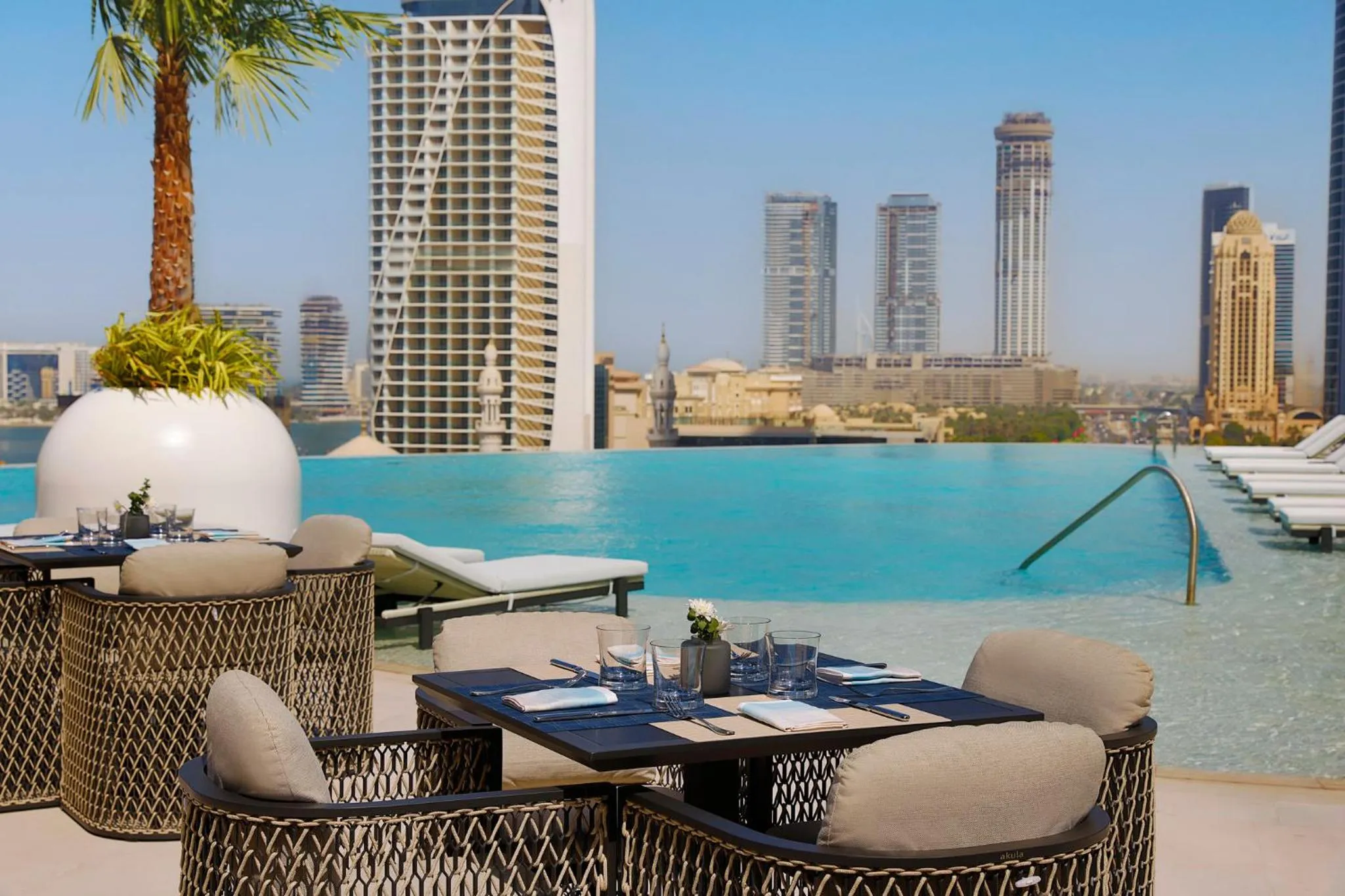 Restaurant/places to eat in Ciel Dubai Marina, Vignette Collection by IHG