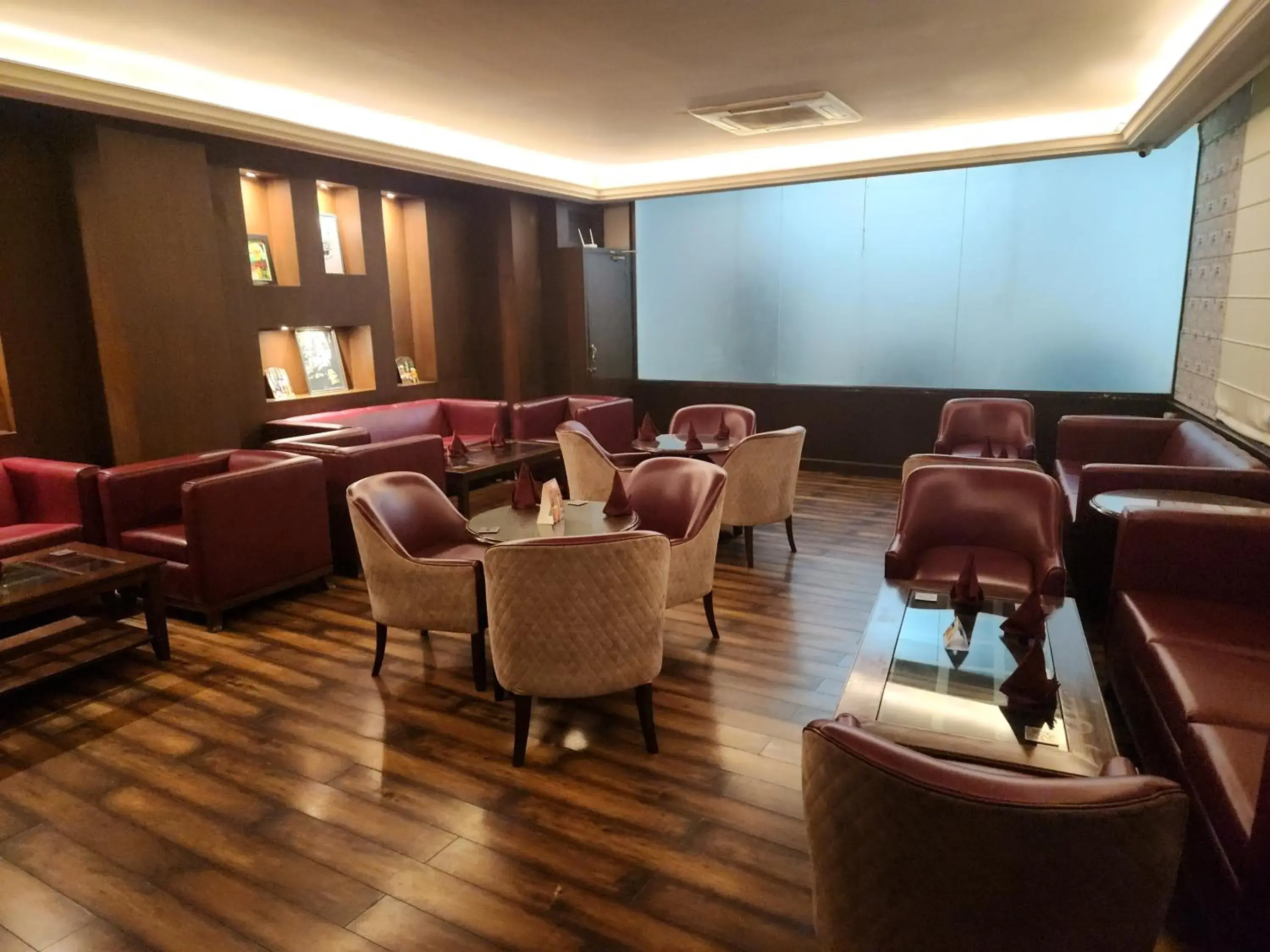 Lounge or bar in Hotel President Lounge or bar in Hotel President