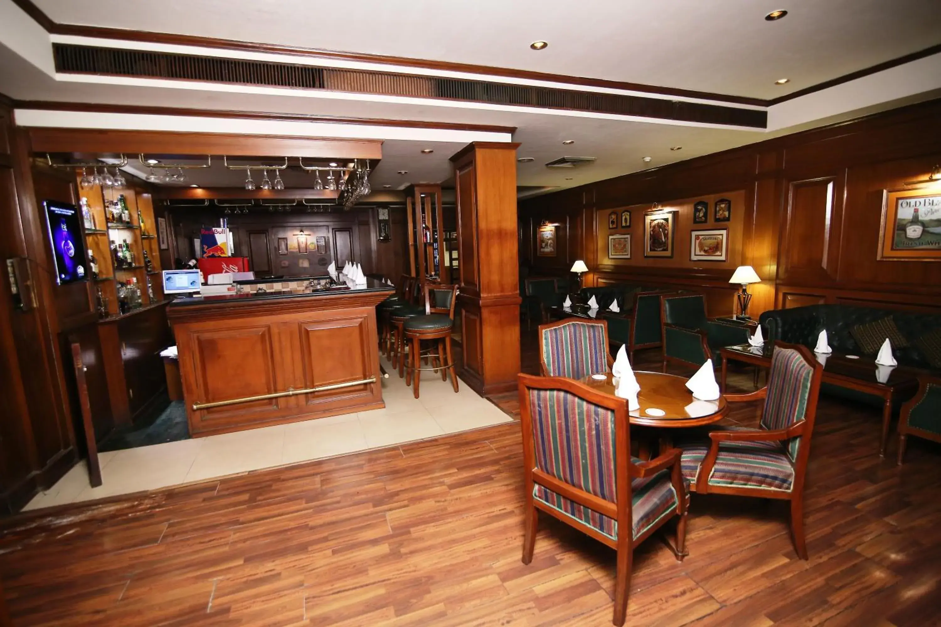Lounge or bar in Hotel President Lounge or bar in Hotel President