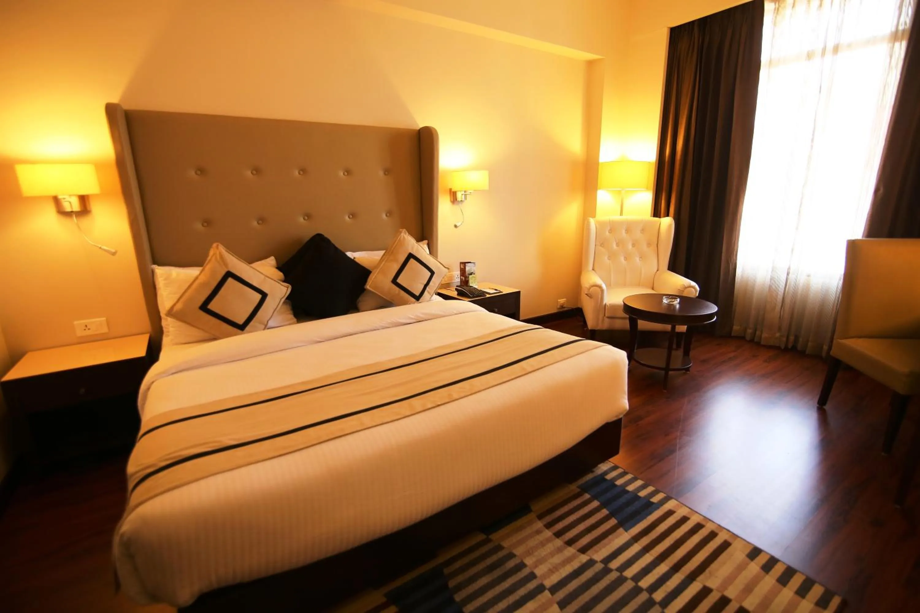 Living room, Bed in Hotel President