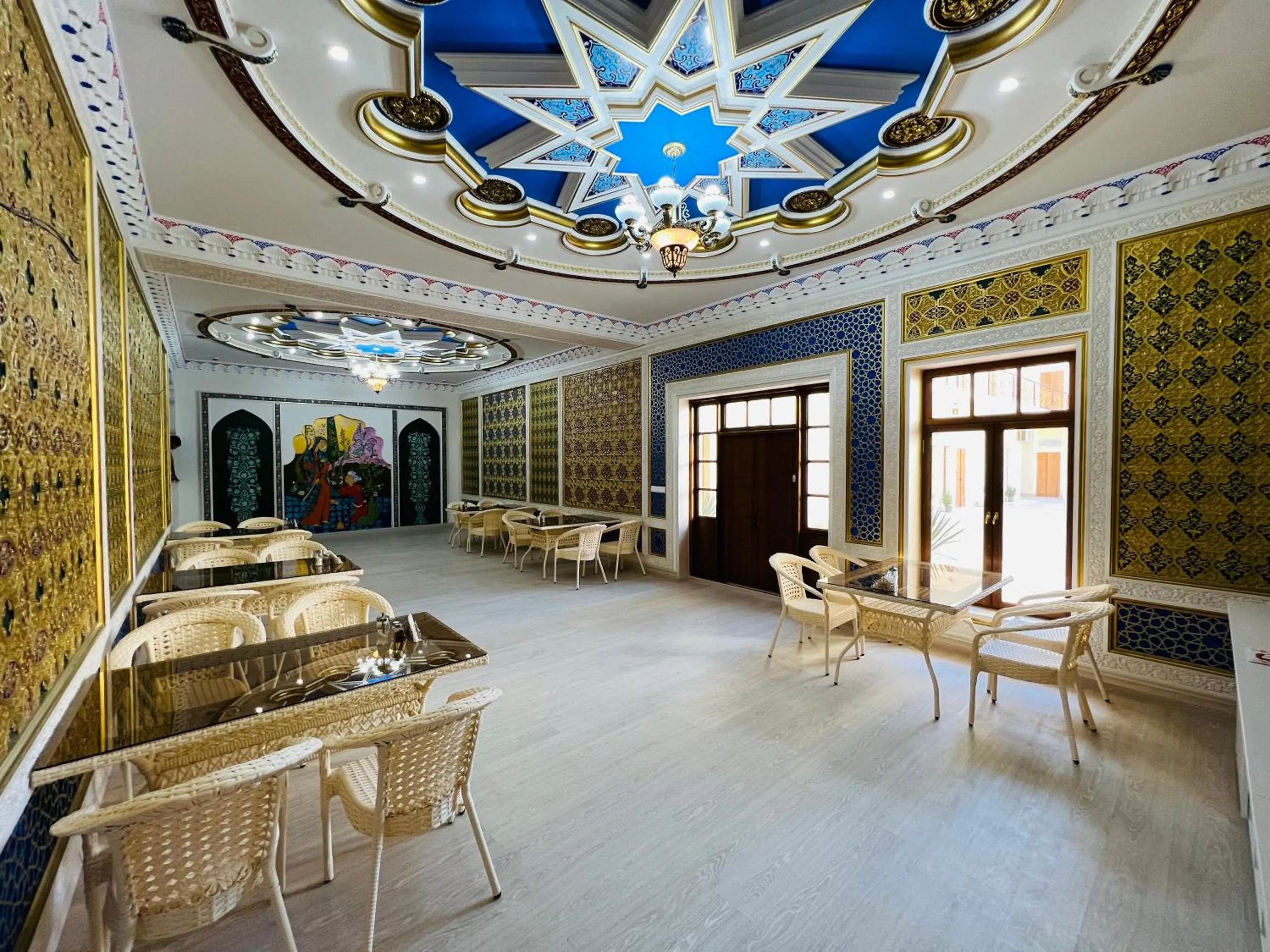 Restaurant/places to eat in Lola Boutique Bukhara