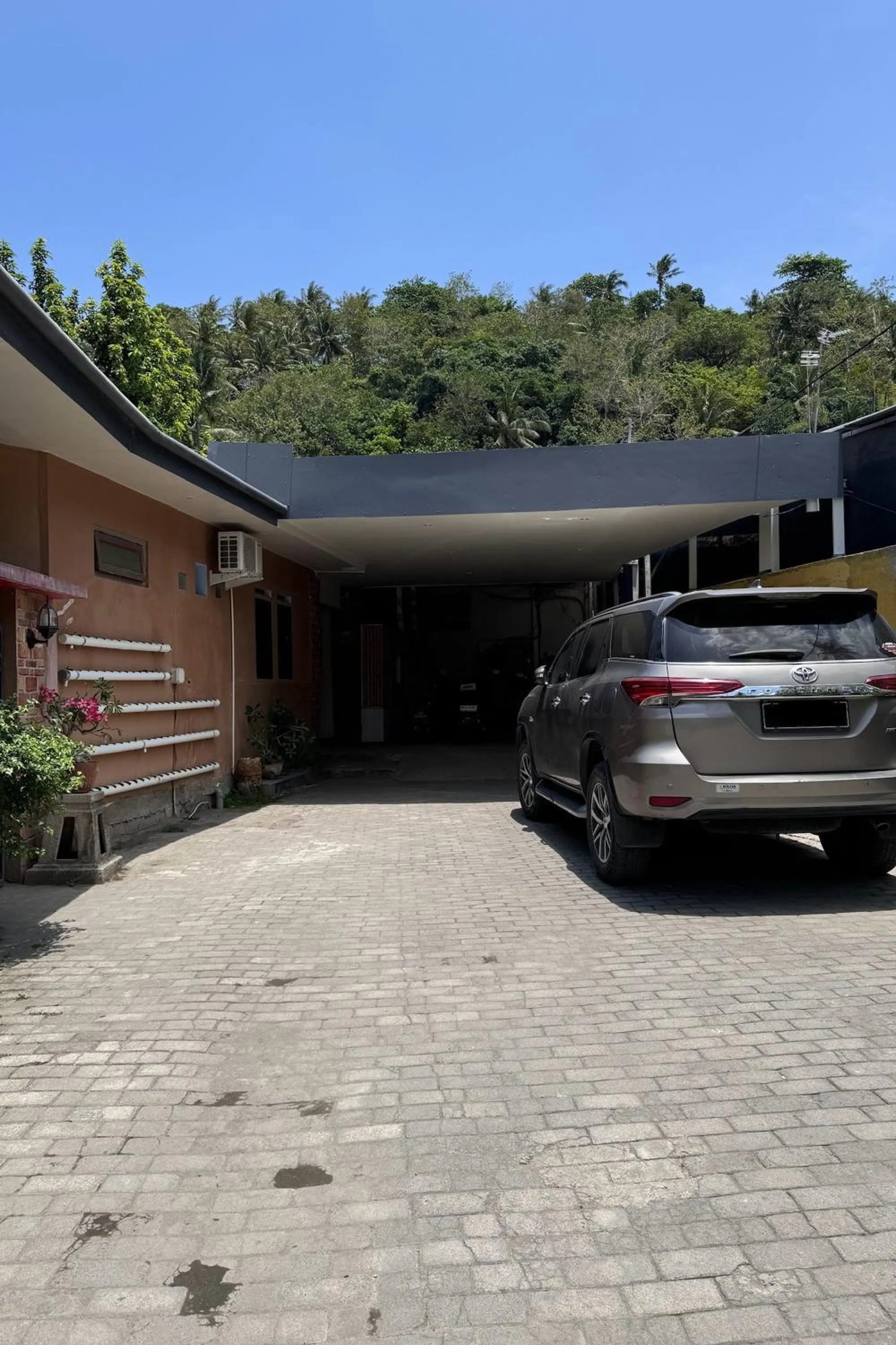 Property building in Senggigi Cottages Lombok