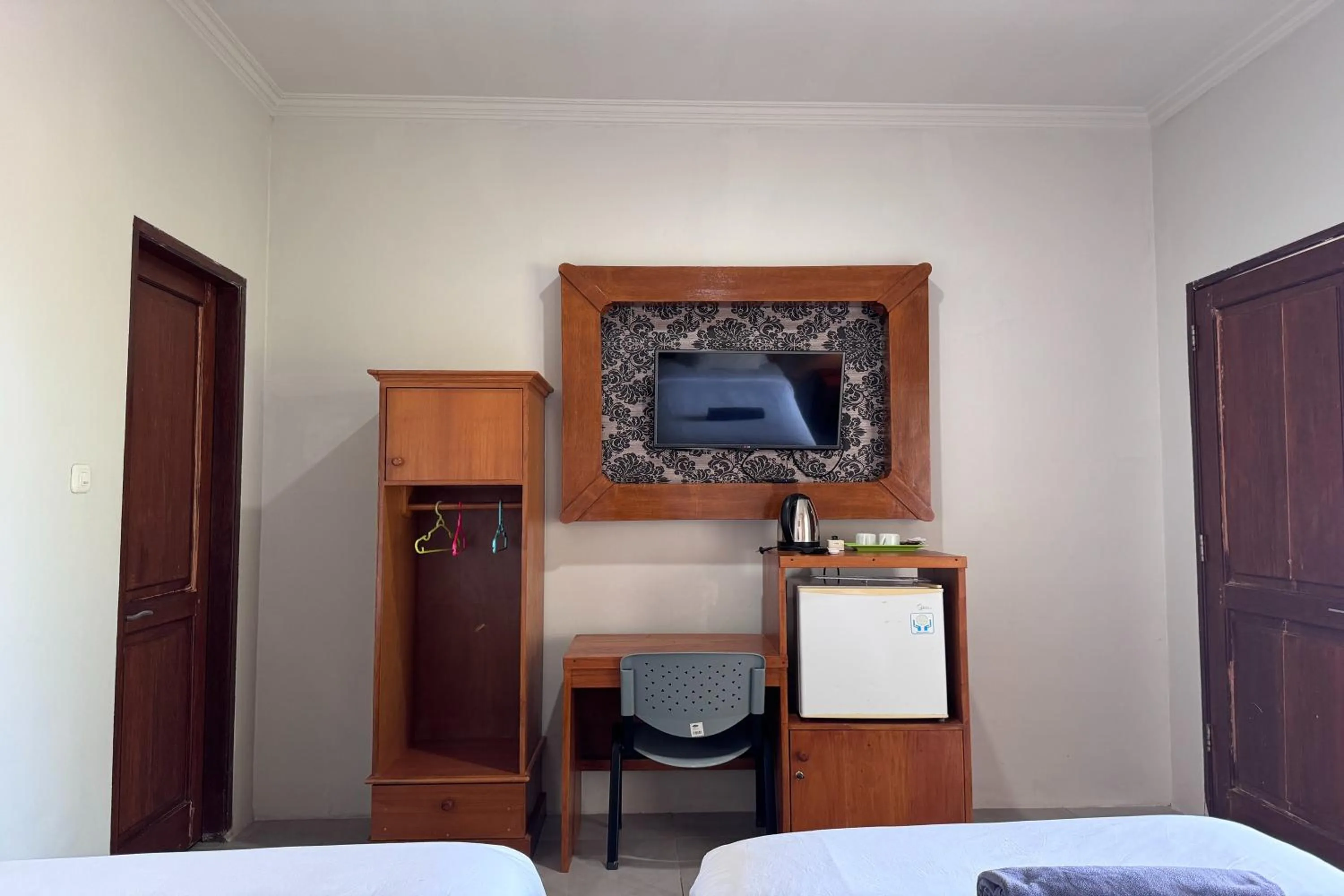 TV and multimedia, Bed in Senggigi Cottages Lombok