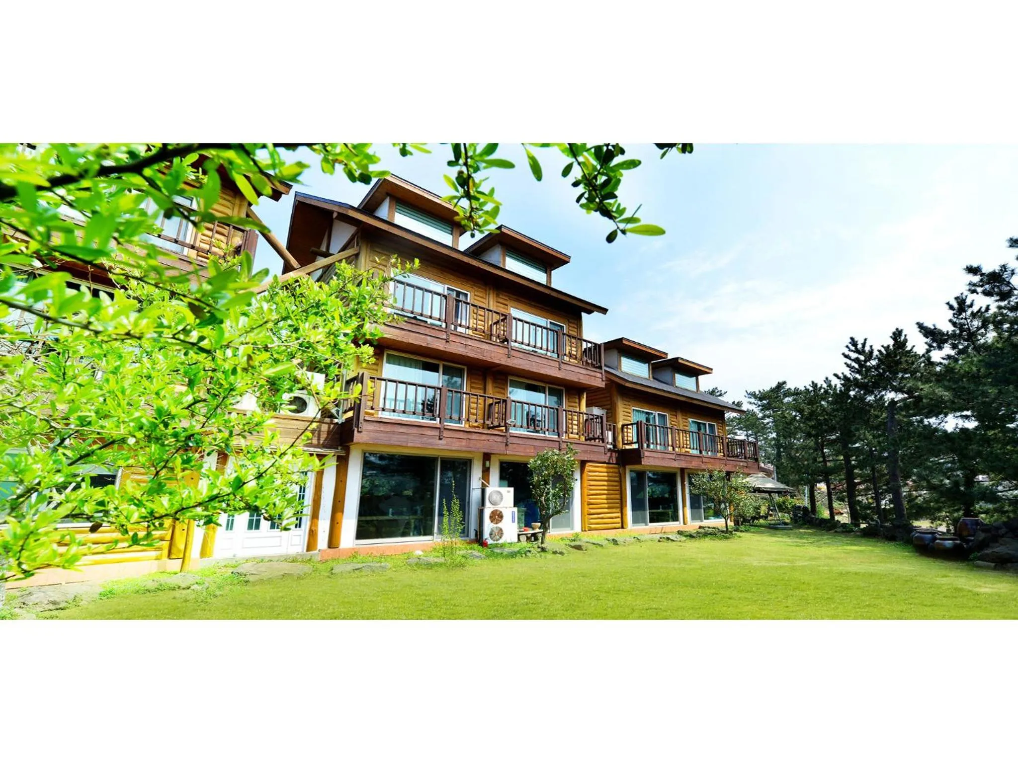 Facade/entrance in Attene Pension