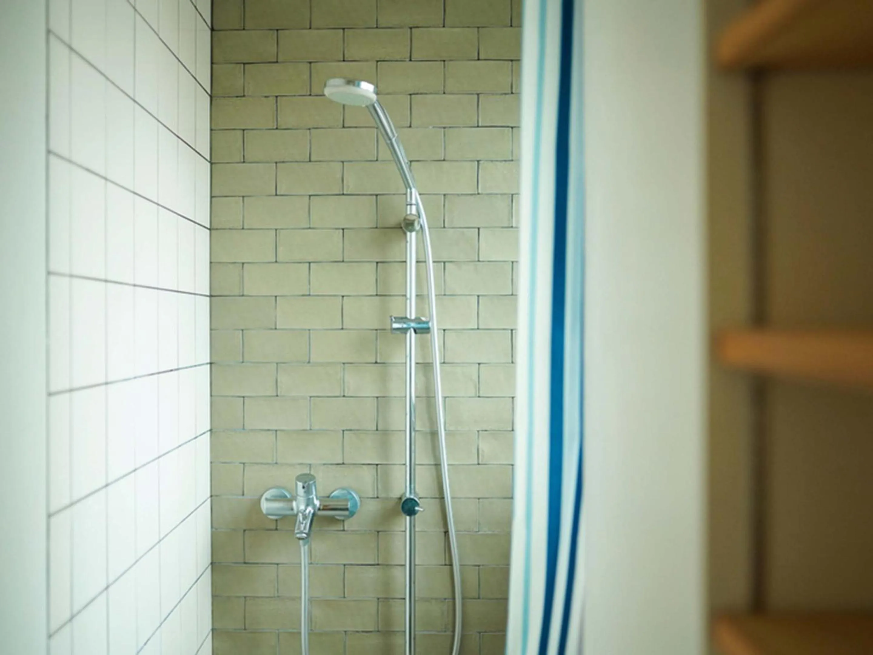 Shower in ROUTE - Cafe and Petit Hostel