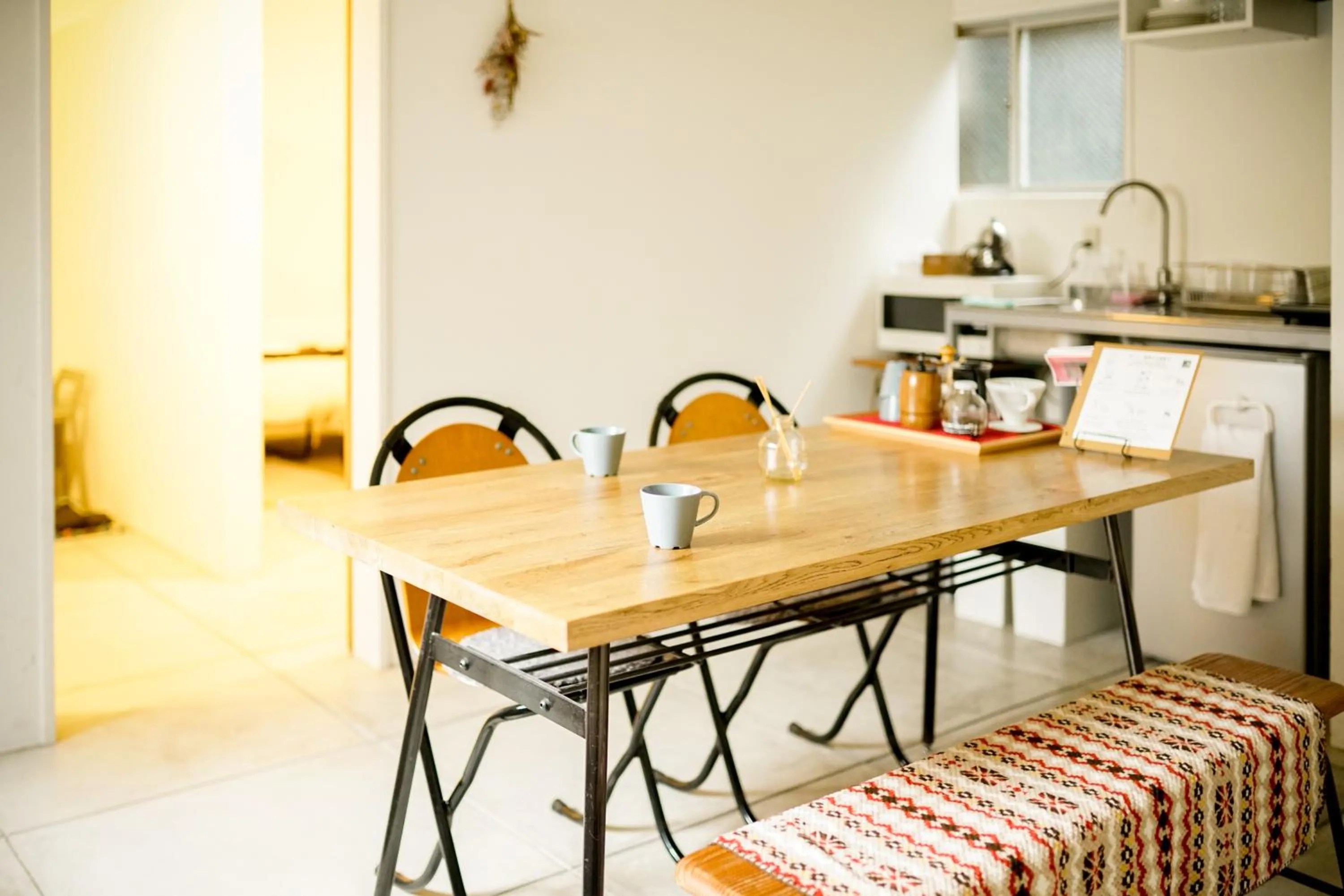 ROUTE - Cafe and Petit Hostel