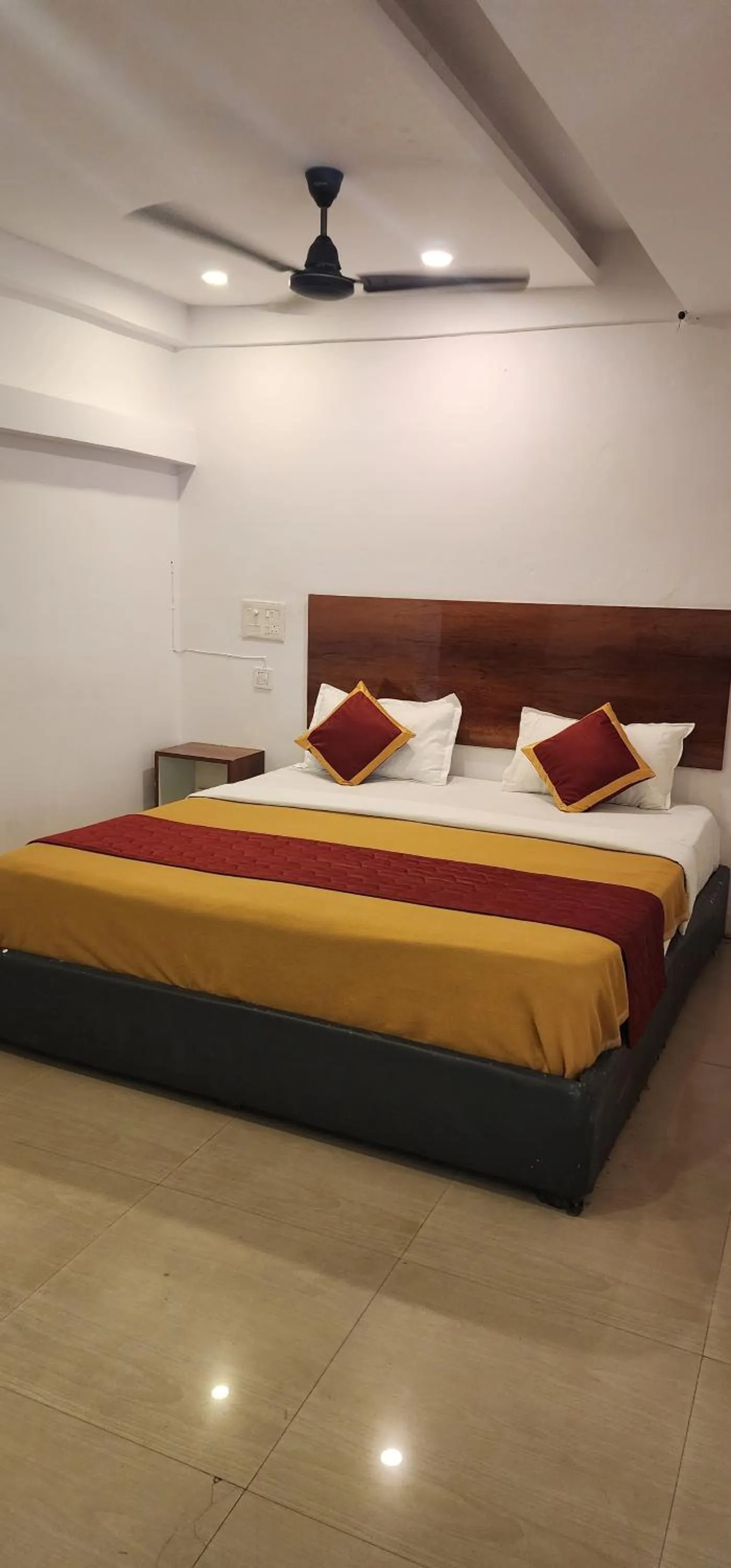 HOTEL SASHI GRANd