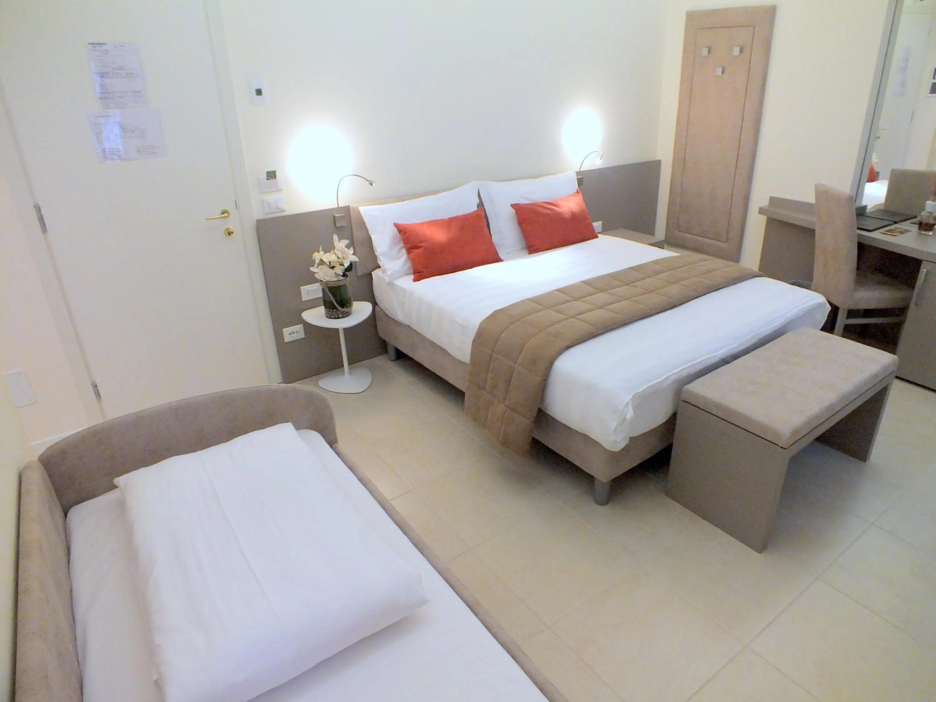 Photo of the whole room, Bed in Leone Hotel