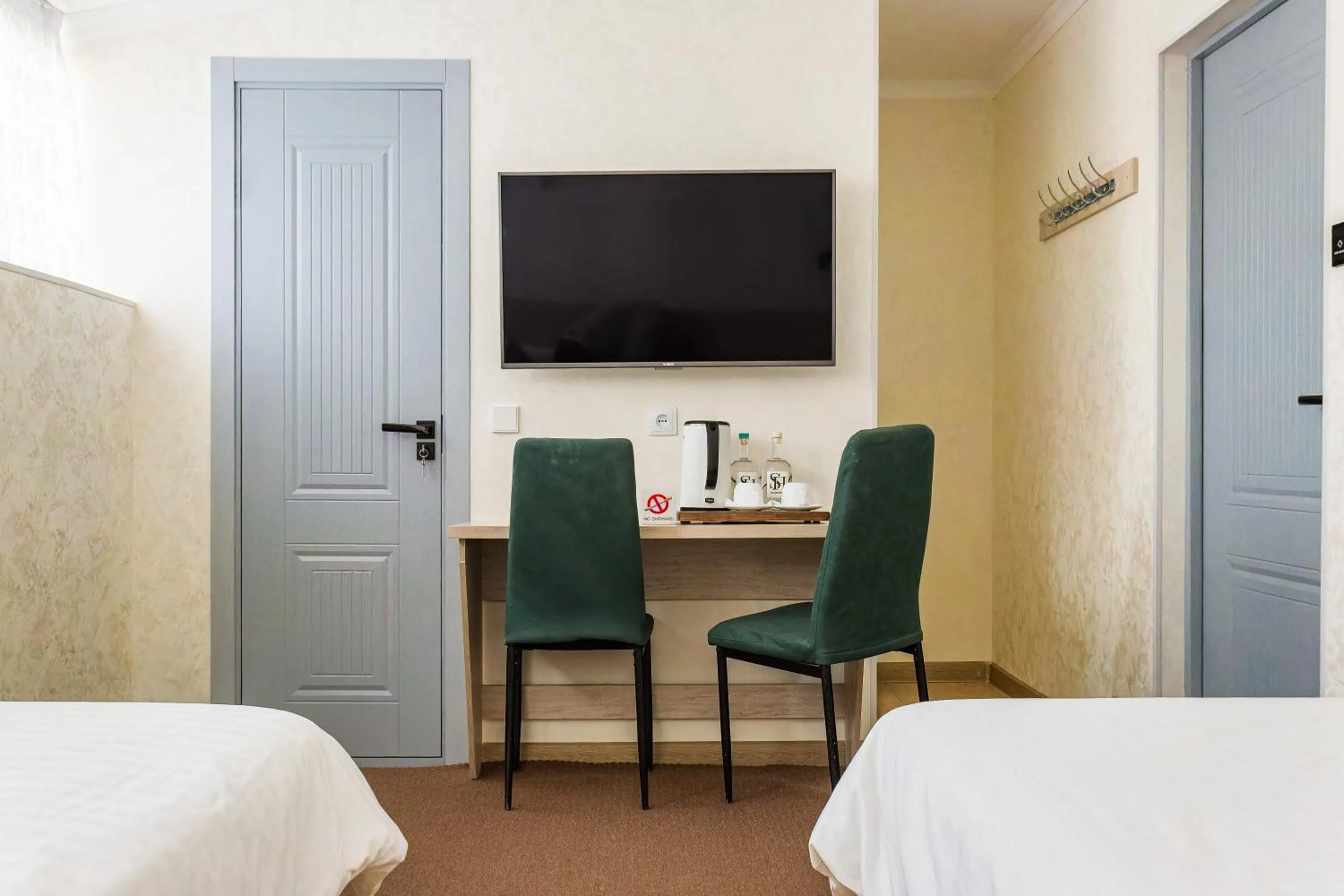 Budget Twin Room in Solief Hotel