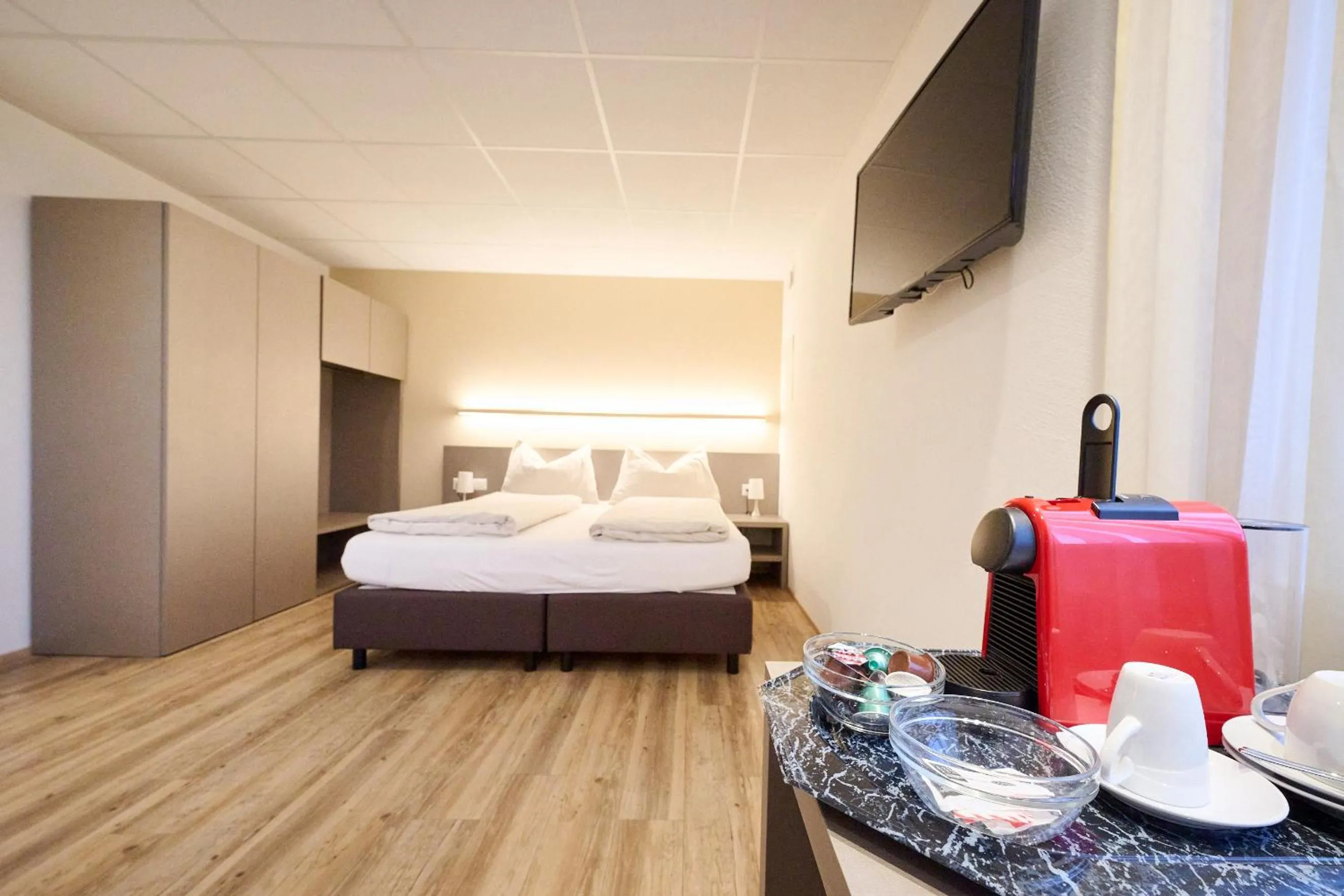 Photo of the whole room, Bed in Smart Hotel Kreisel --Self check-In