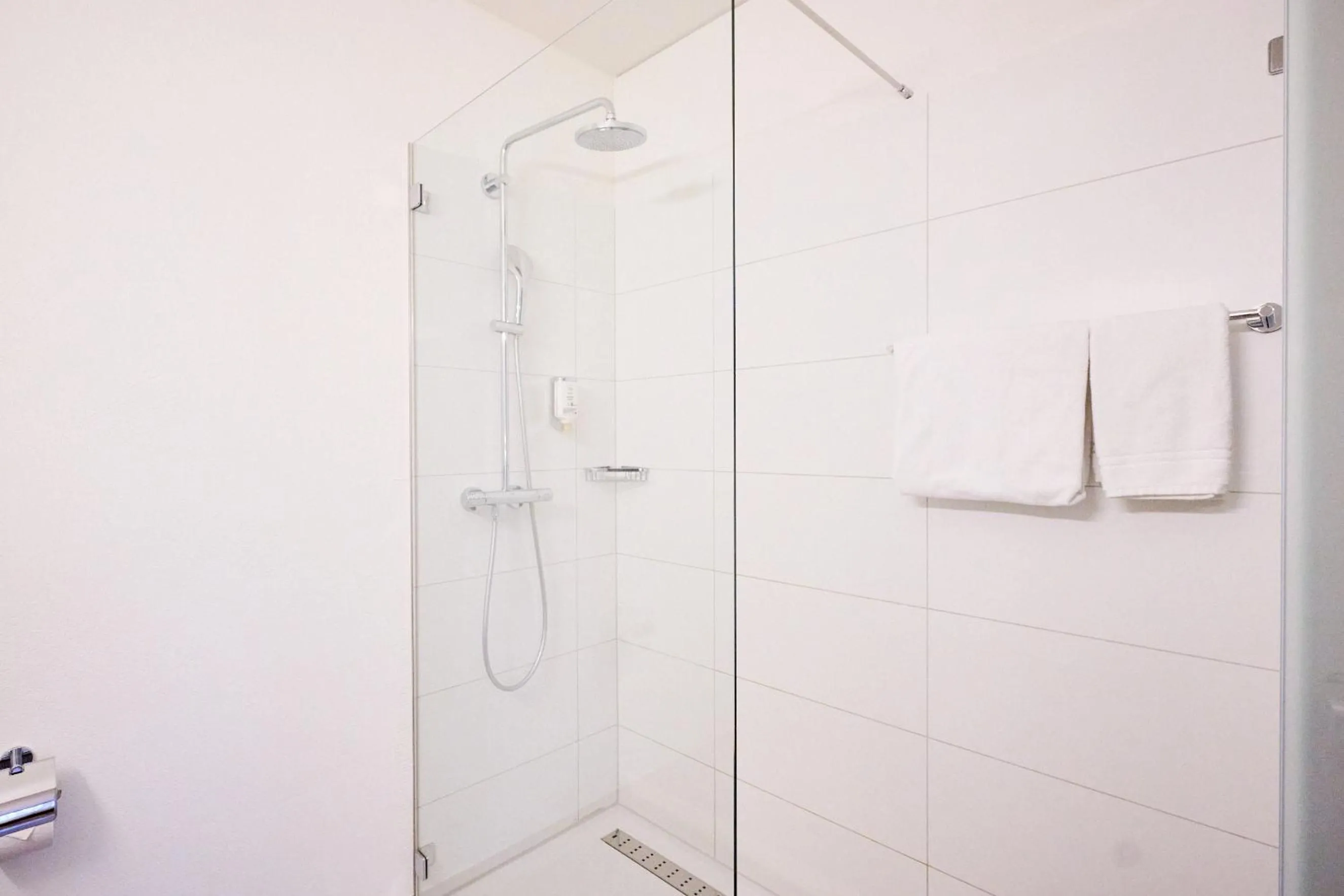 Shower in Smart Hotel Kreisel --Self check-In