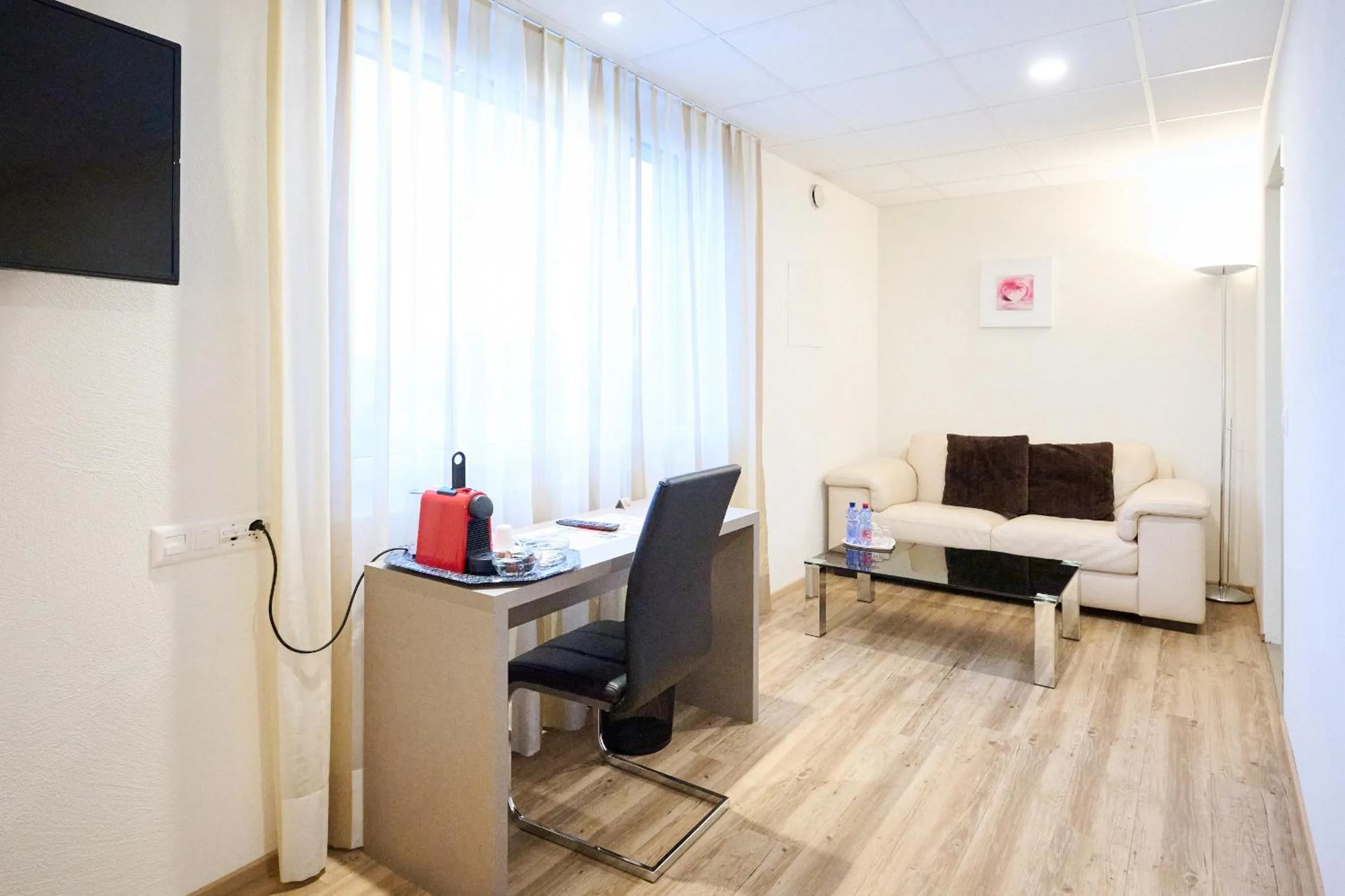 hair dresser in Smart Hotel Kreisel --Self check-In