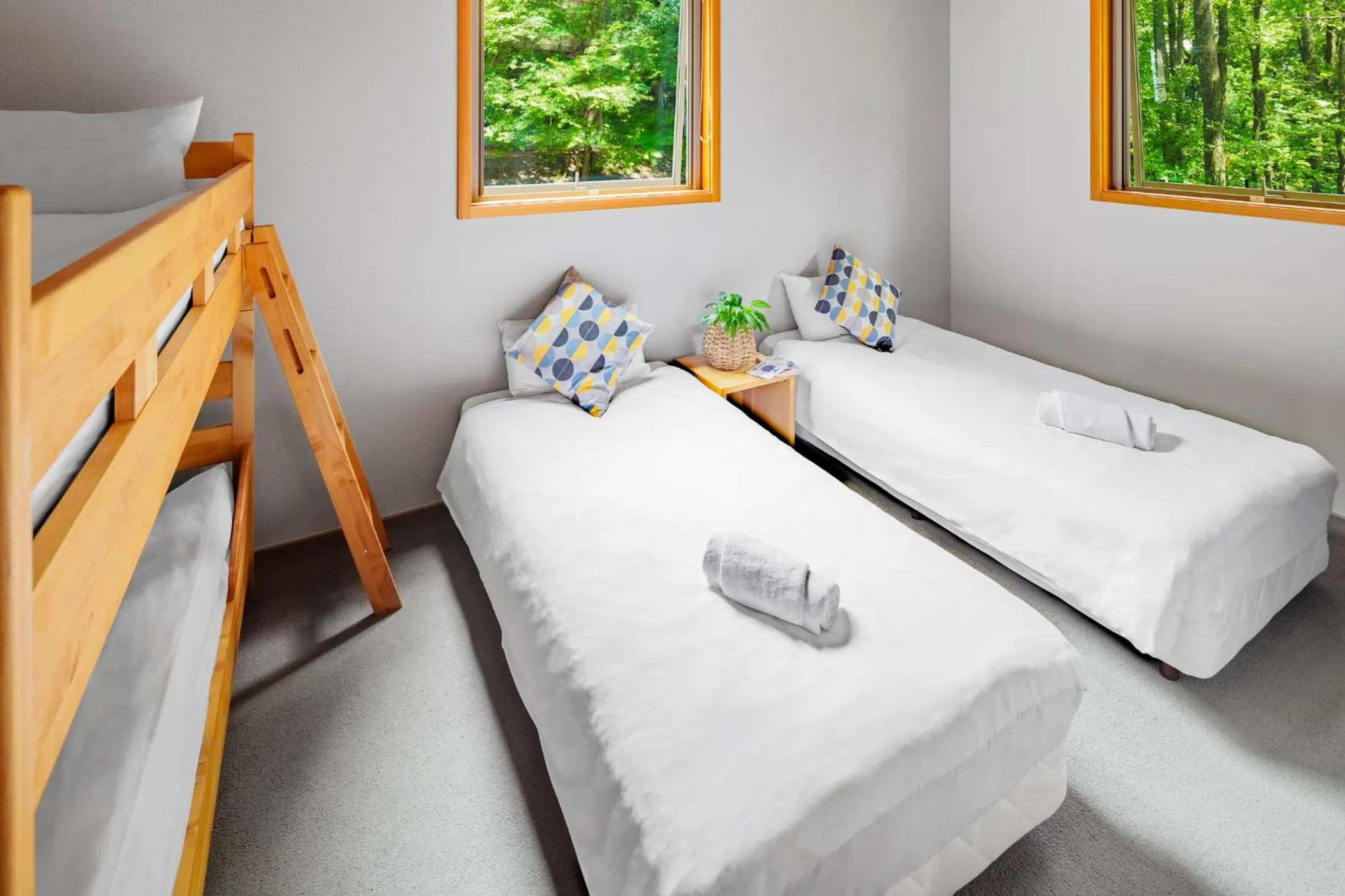 Bed in Phoenix Cocoon by HHG