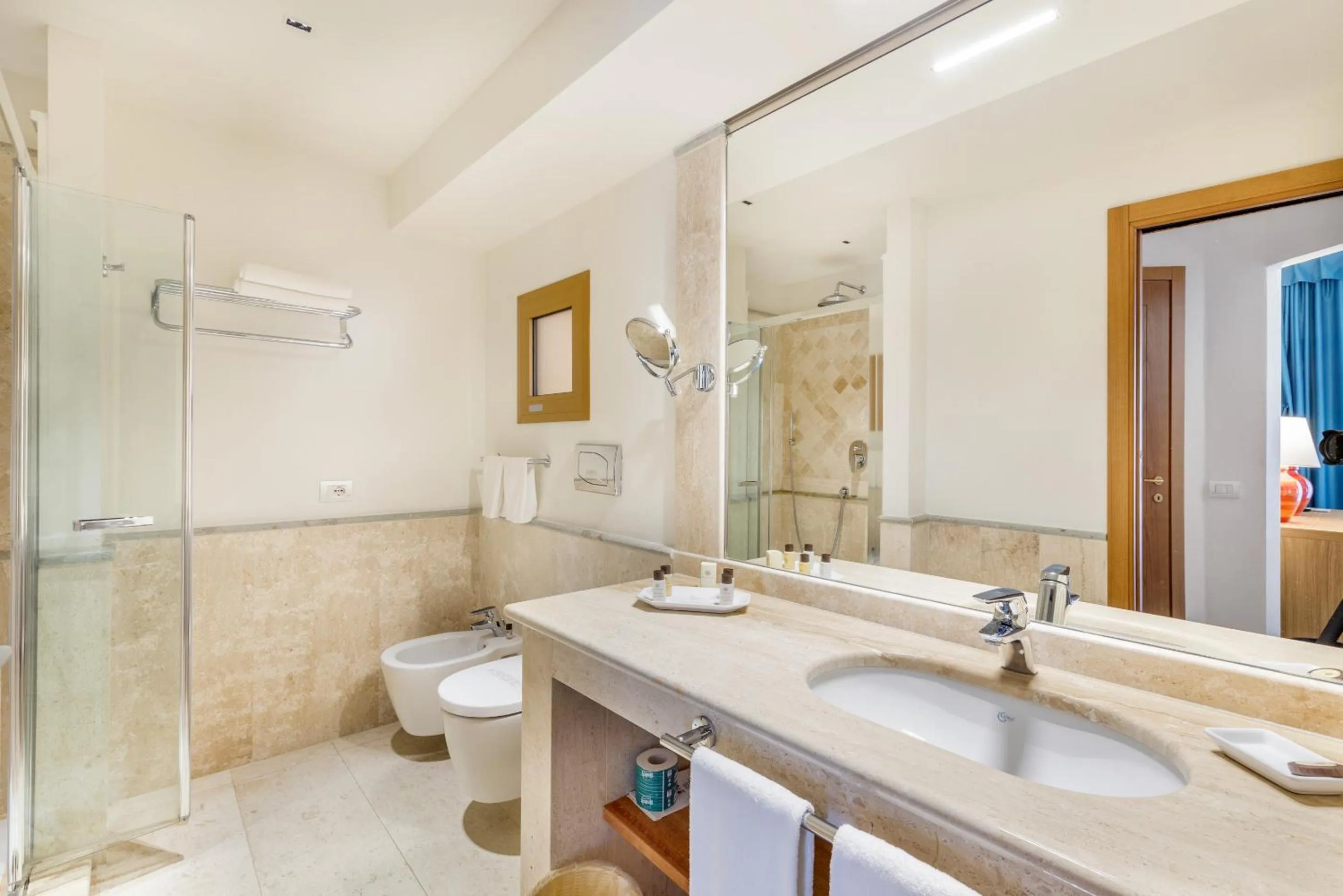 Bathroom in Hotel Marana