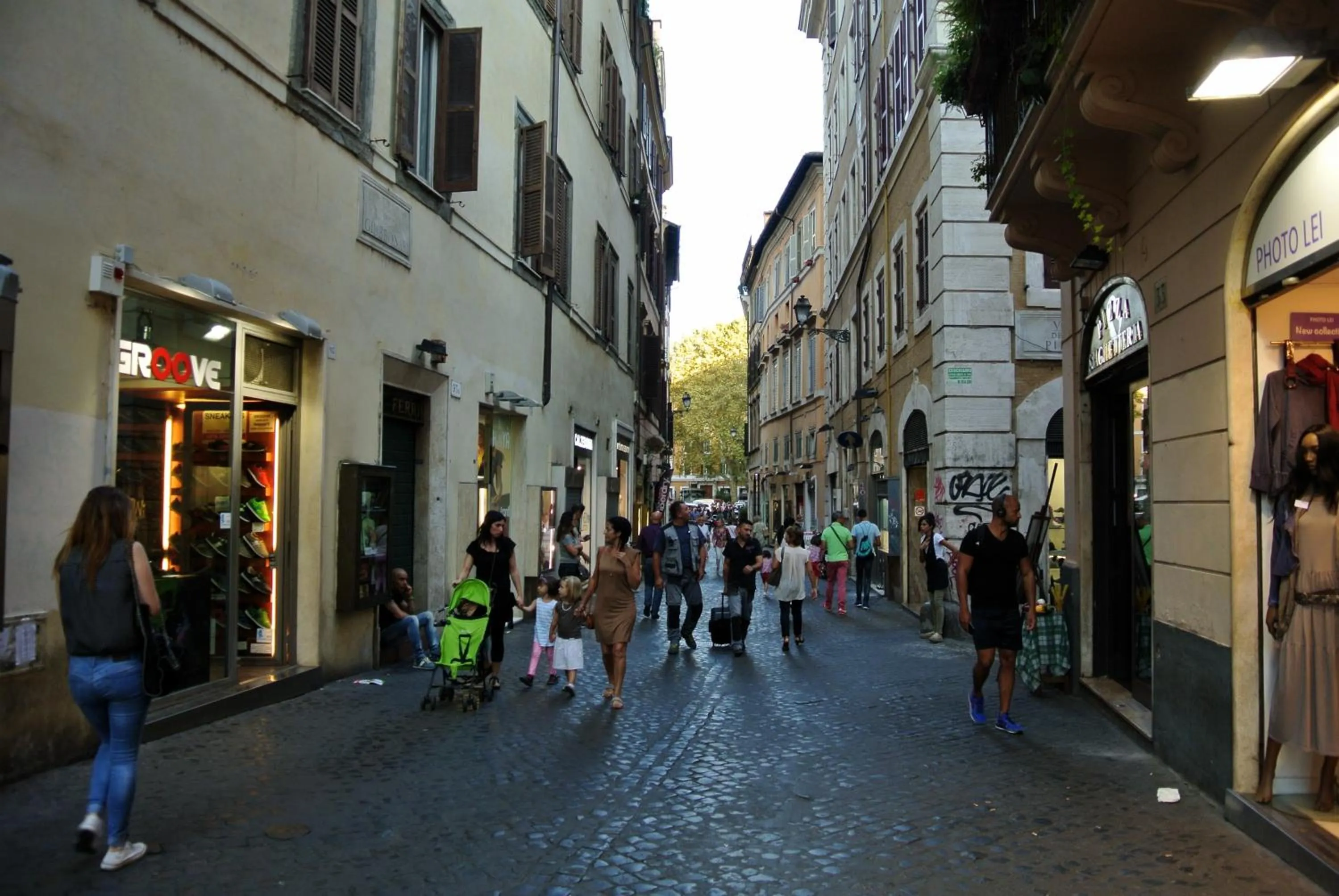Street view in Campo De’ Fiori Prestige Rooms