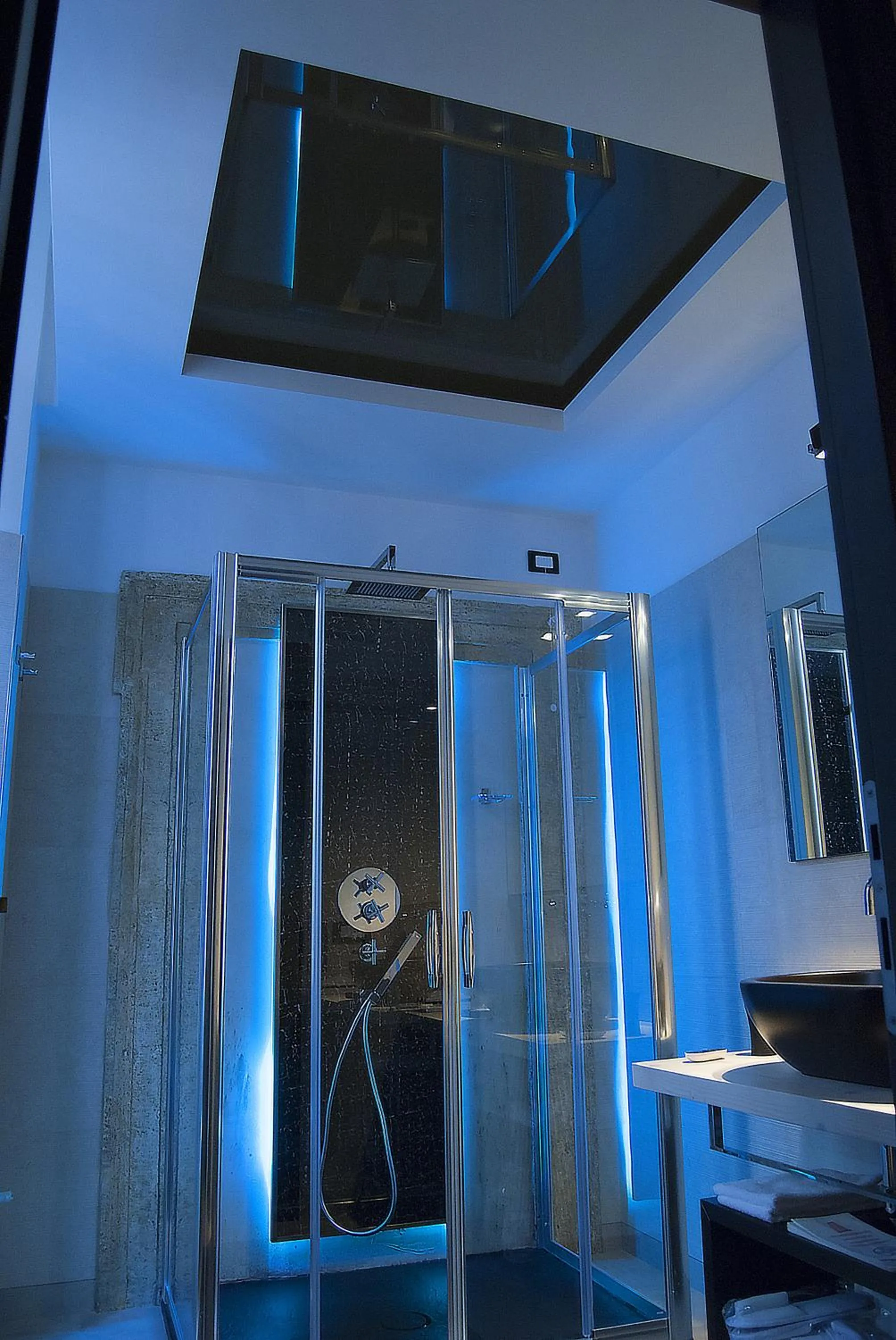 Shower in Campo De’ Fiori Prestige Rooms