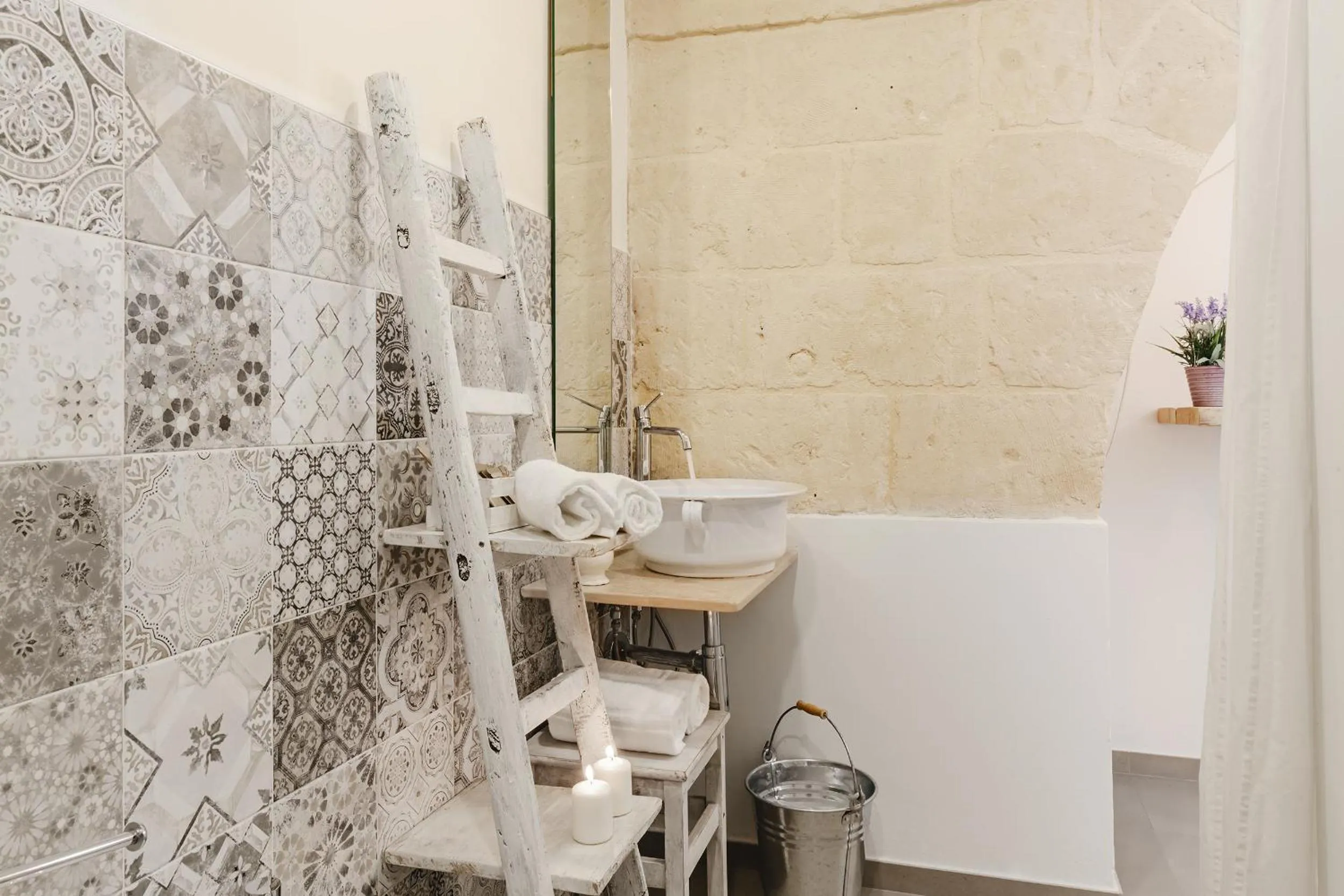 Bathroom in Hydria Rooms